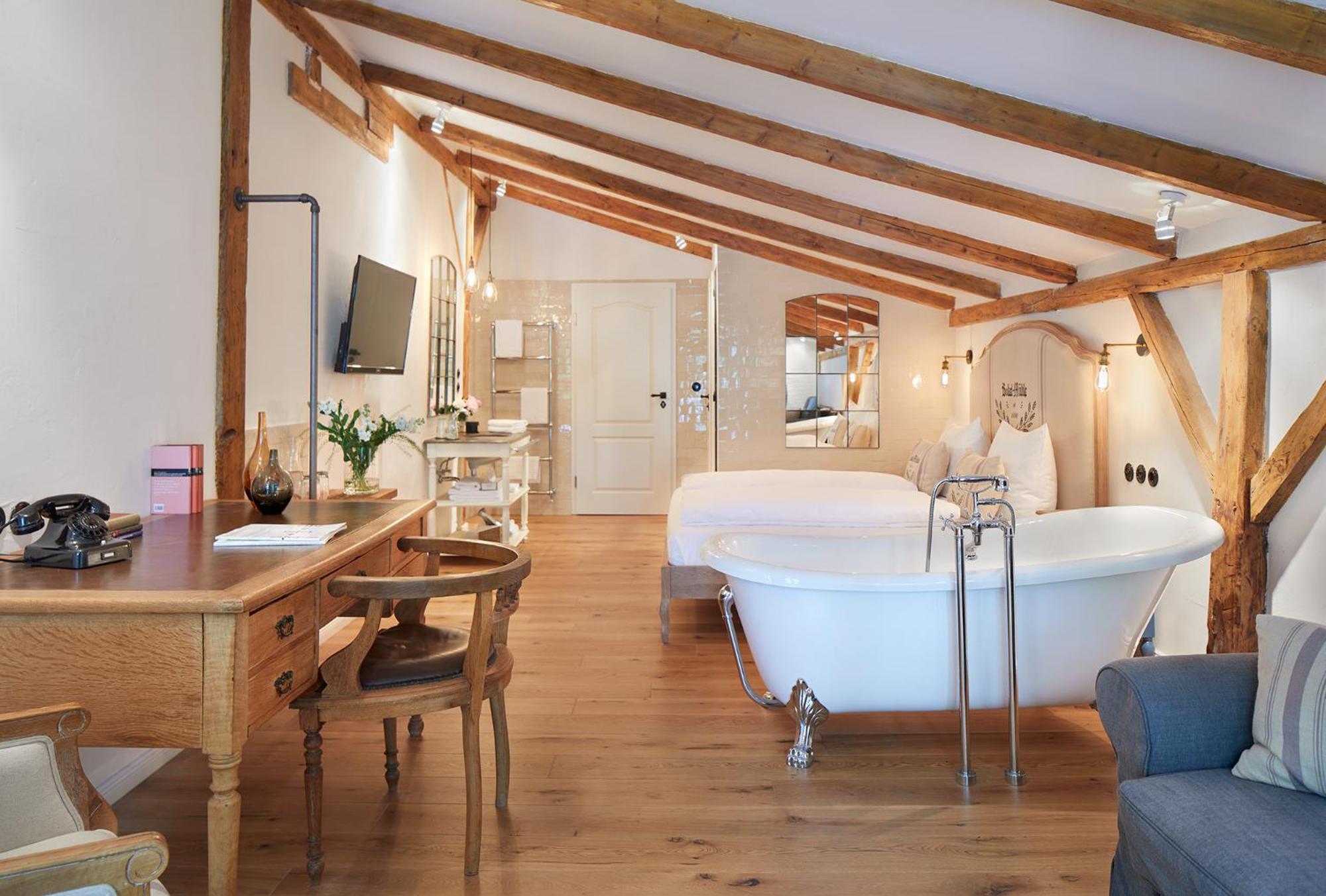 Junior Suite with Lake View photo 3