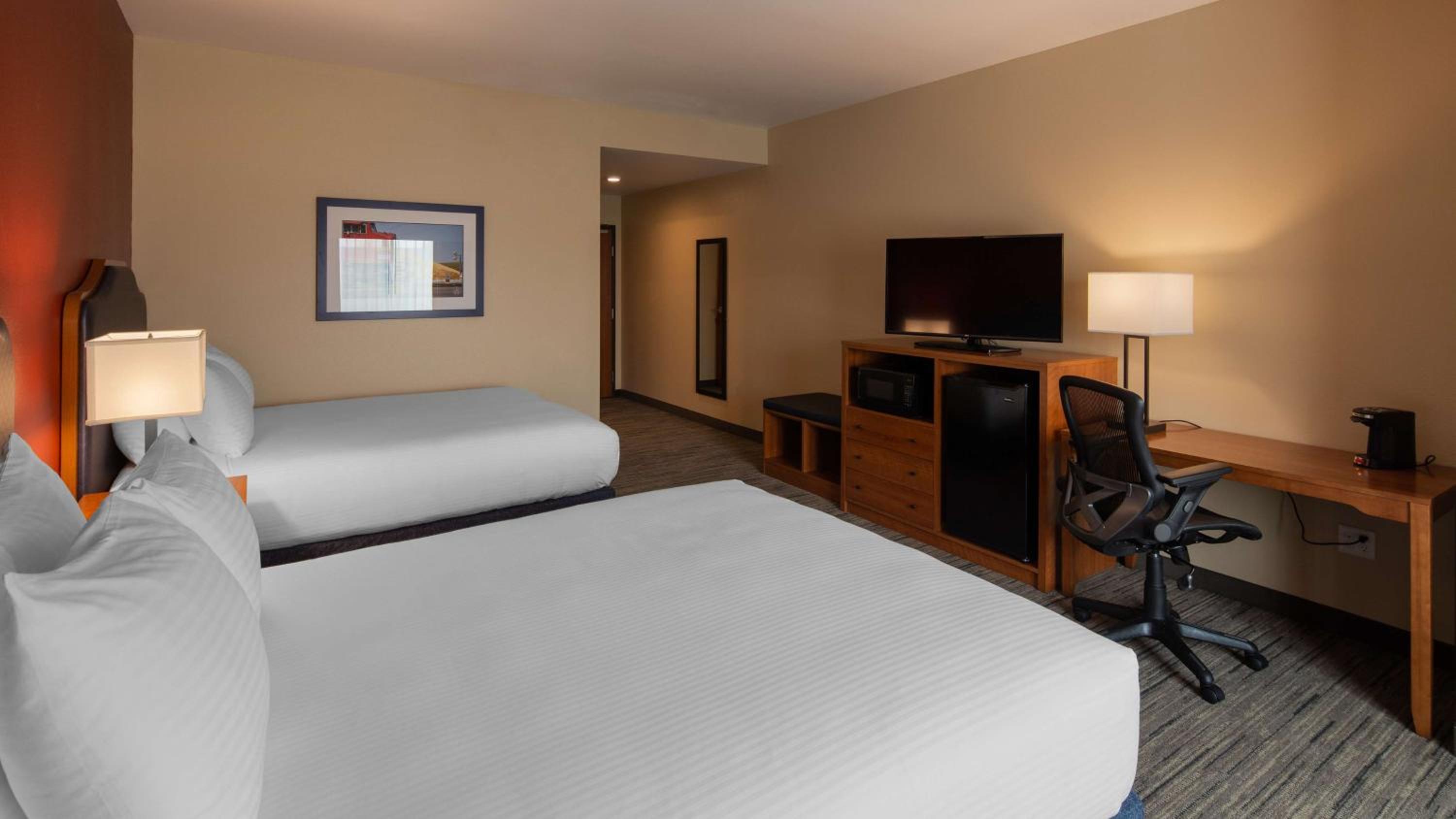 Large Queen Room with Two Queen Beds - Non-Smoking photo 1