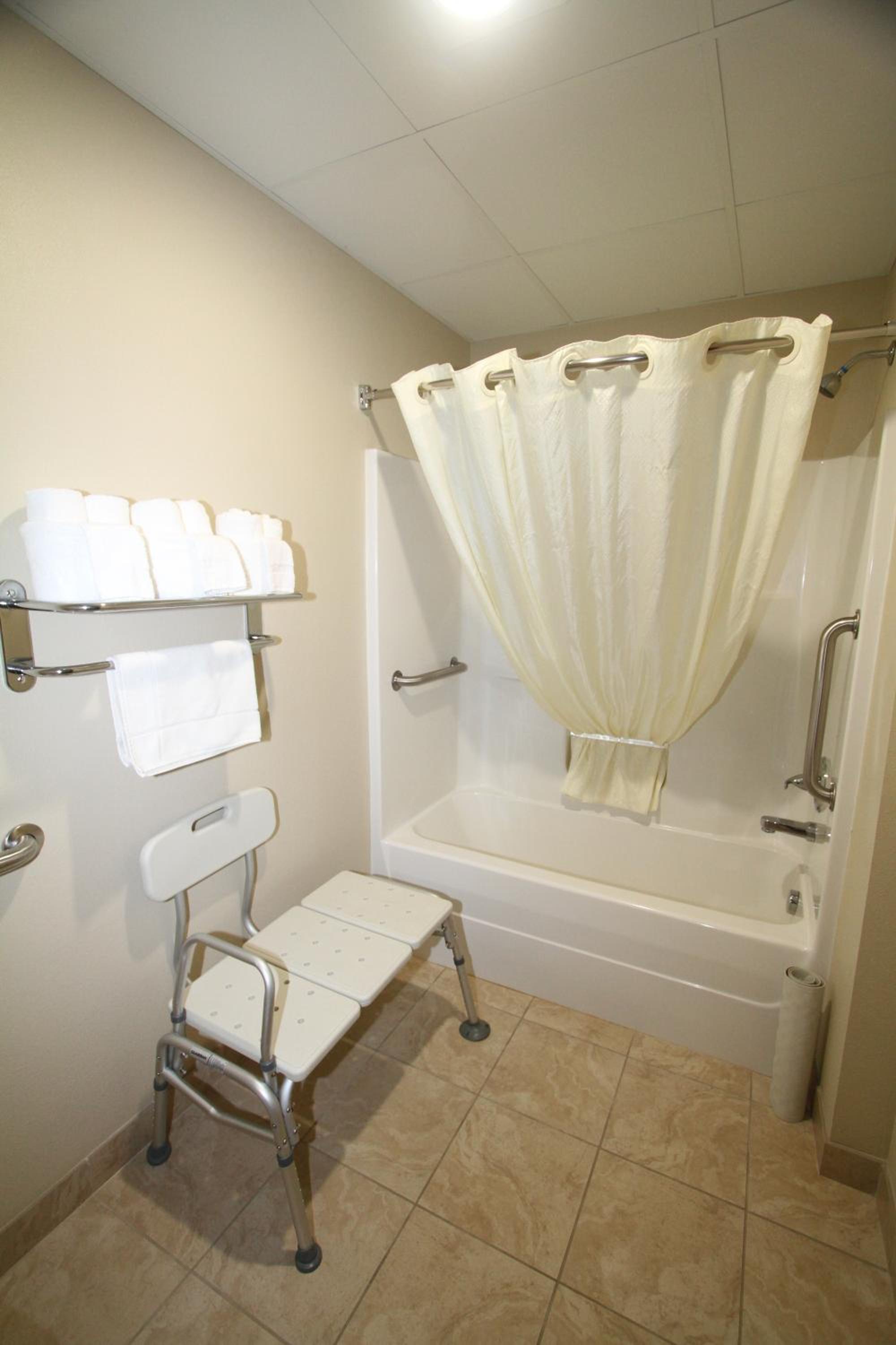 King Room - Disability Access photo 3