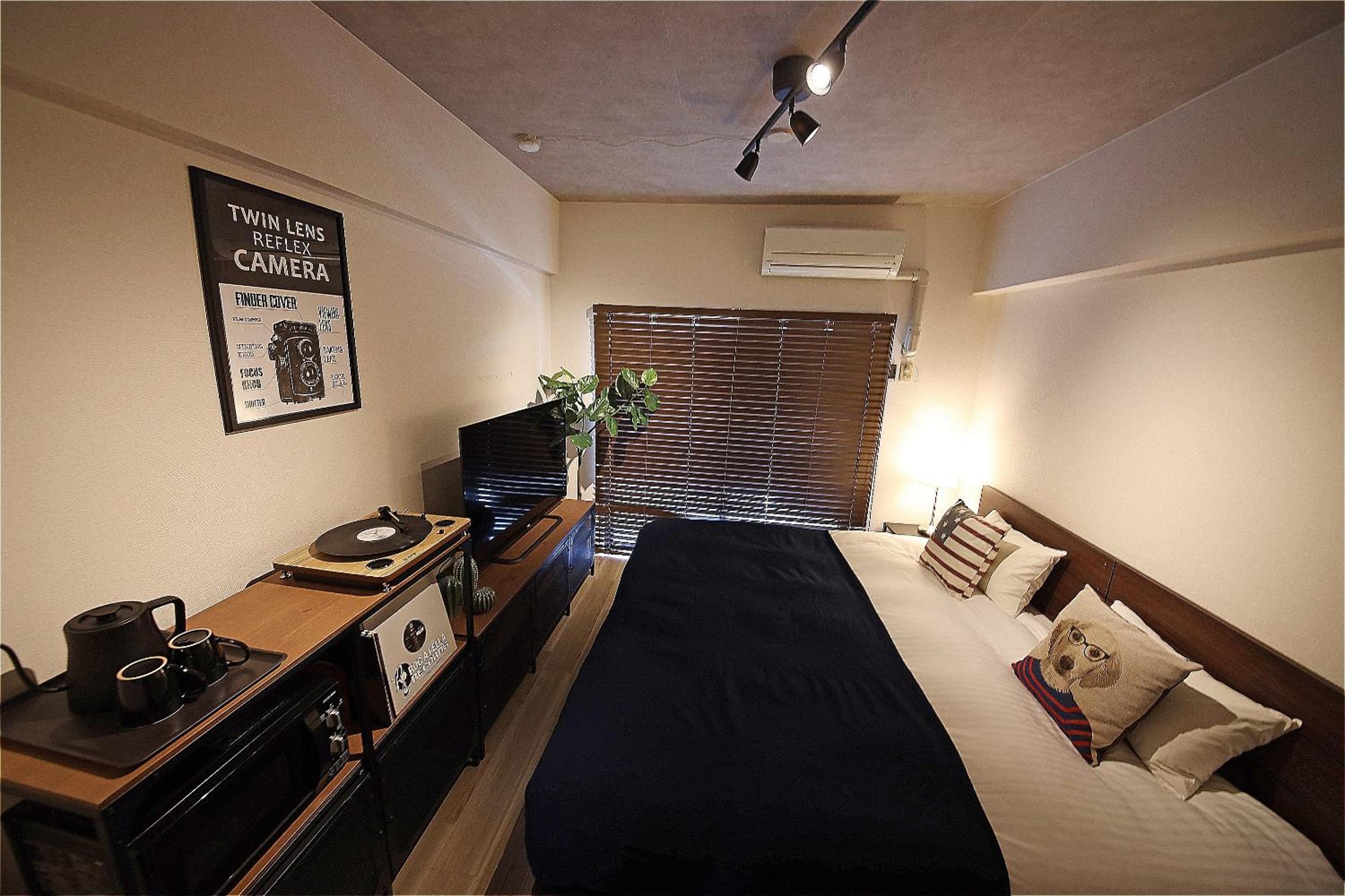 Standard Room (One King Bed) with Kitchen - Non-Smoking - Cleaning Fee Extra - No Cleaning for Consecutive Night Stays