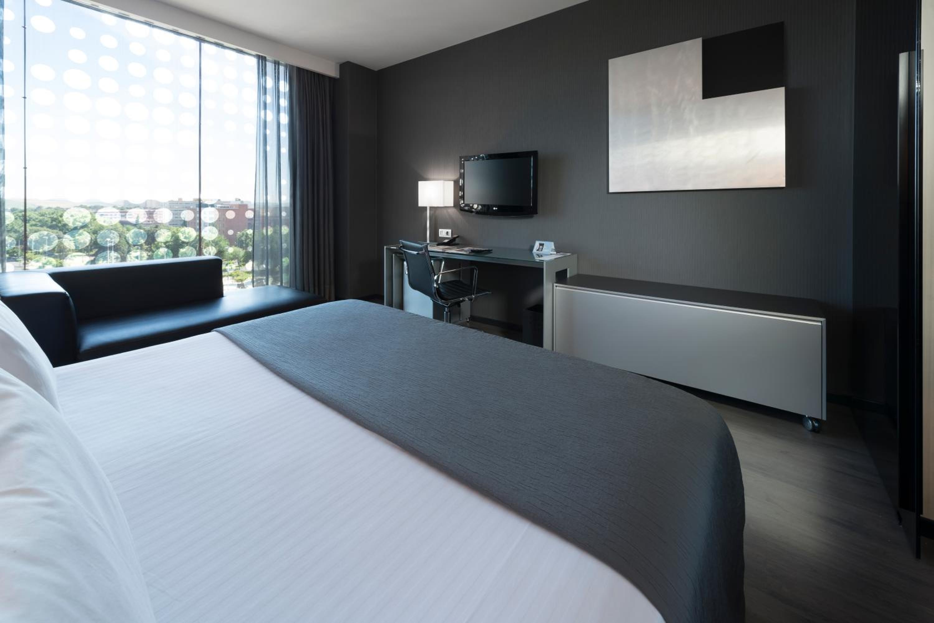 Deluxe Room with Extra Bed - Photo 5