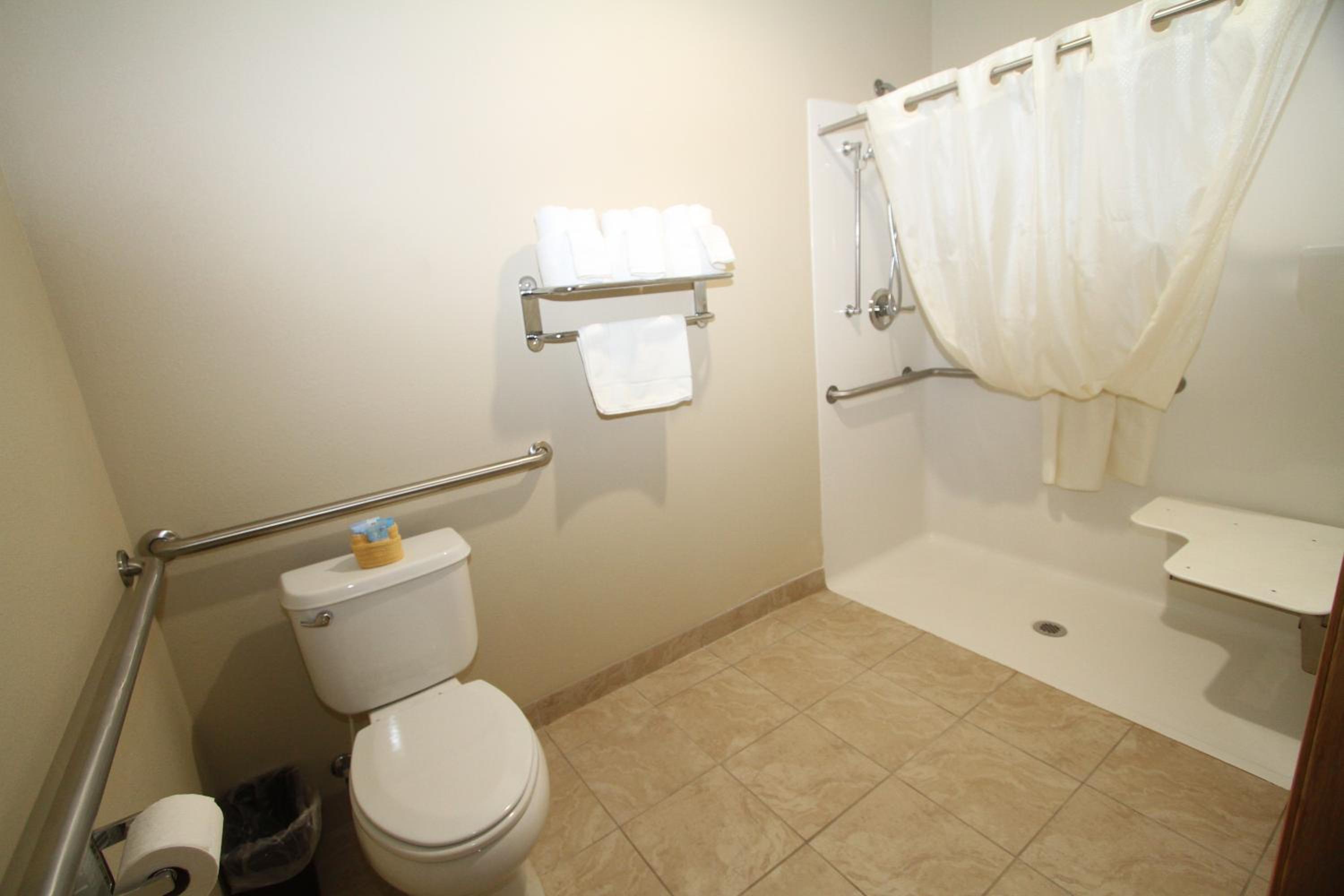 Queen Room - Disability Access photo 3