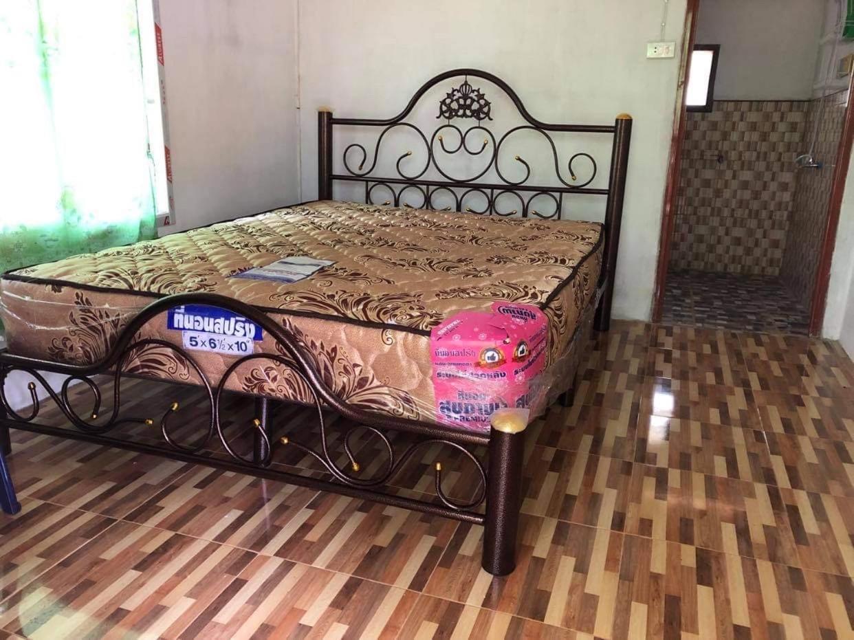 Queen Room with Garden View - Photo 5