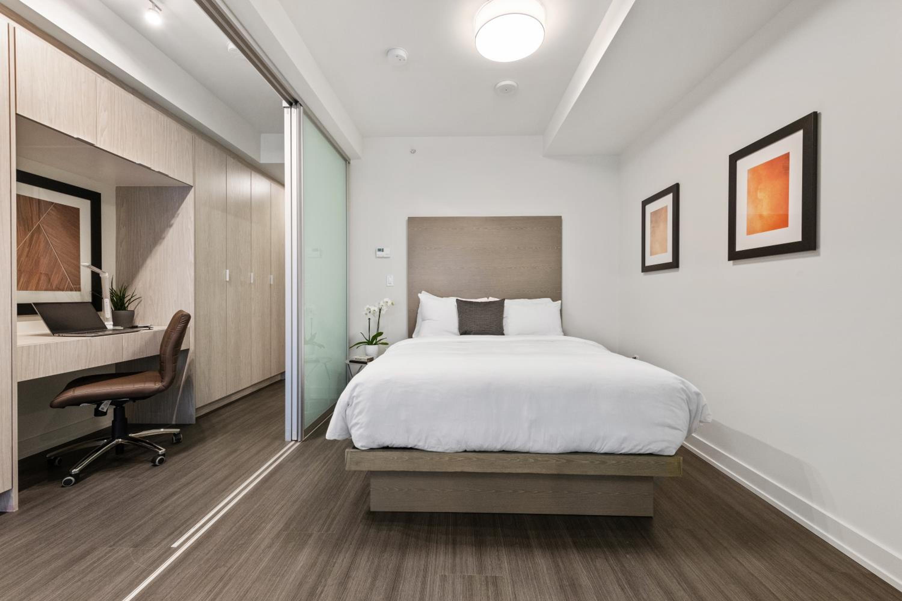 One-Bedroom Suite - Photo 5