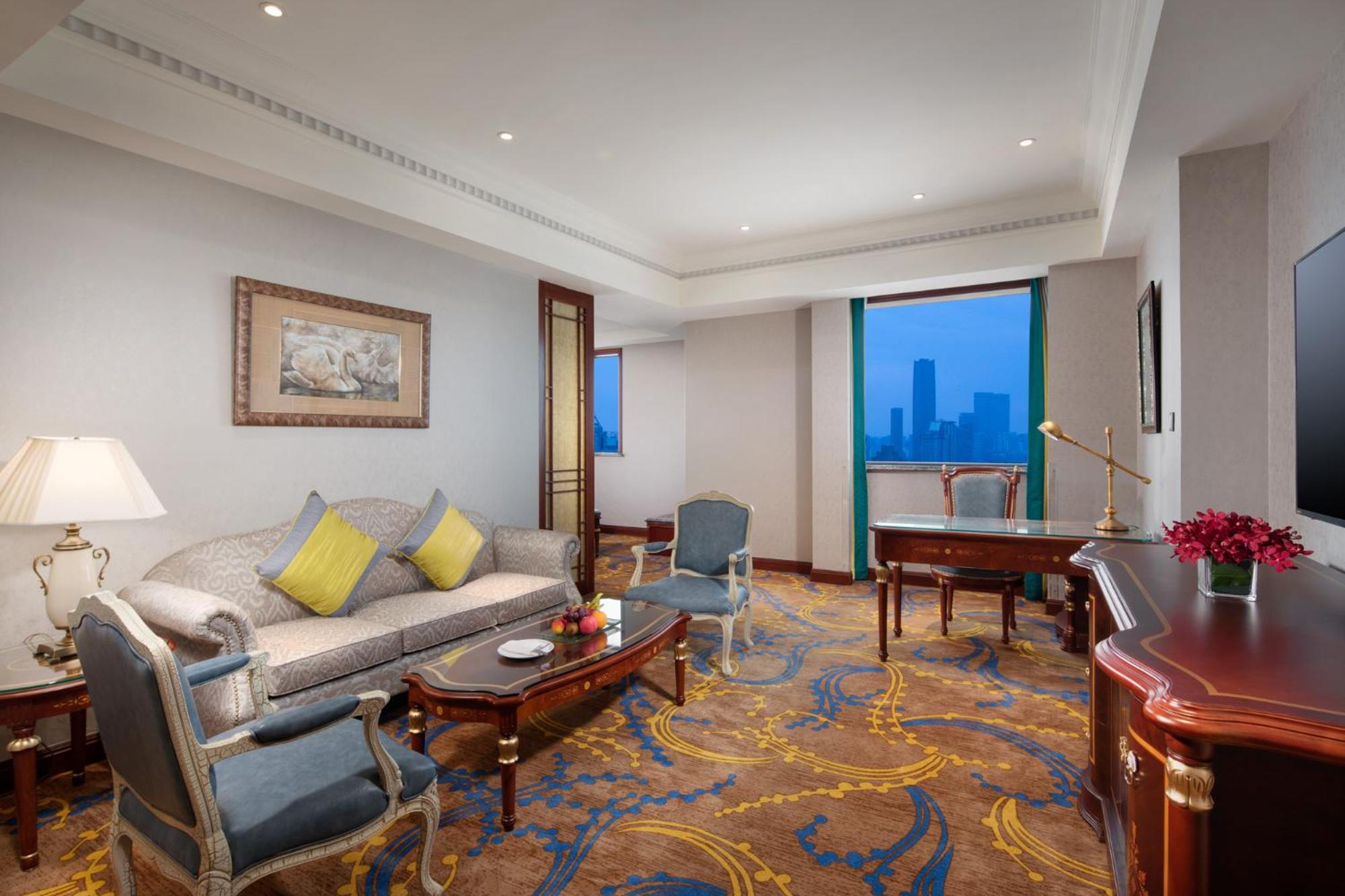 Junior King Suite - High Floor