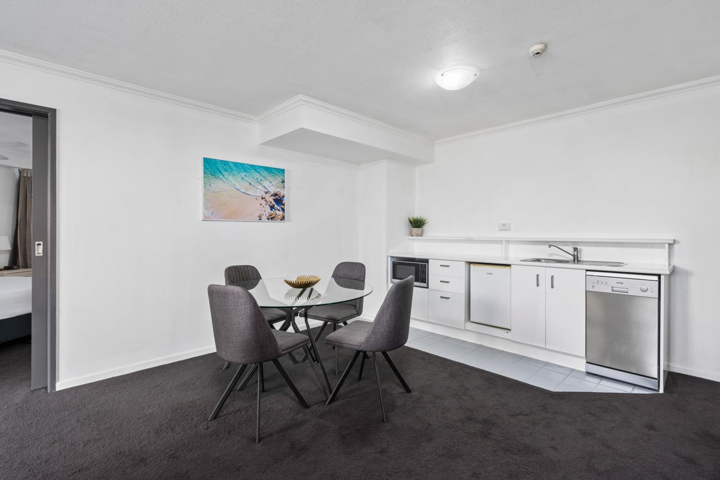 Standard One-Bedroom Suite - Photo 12