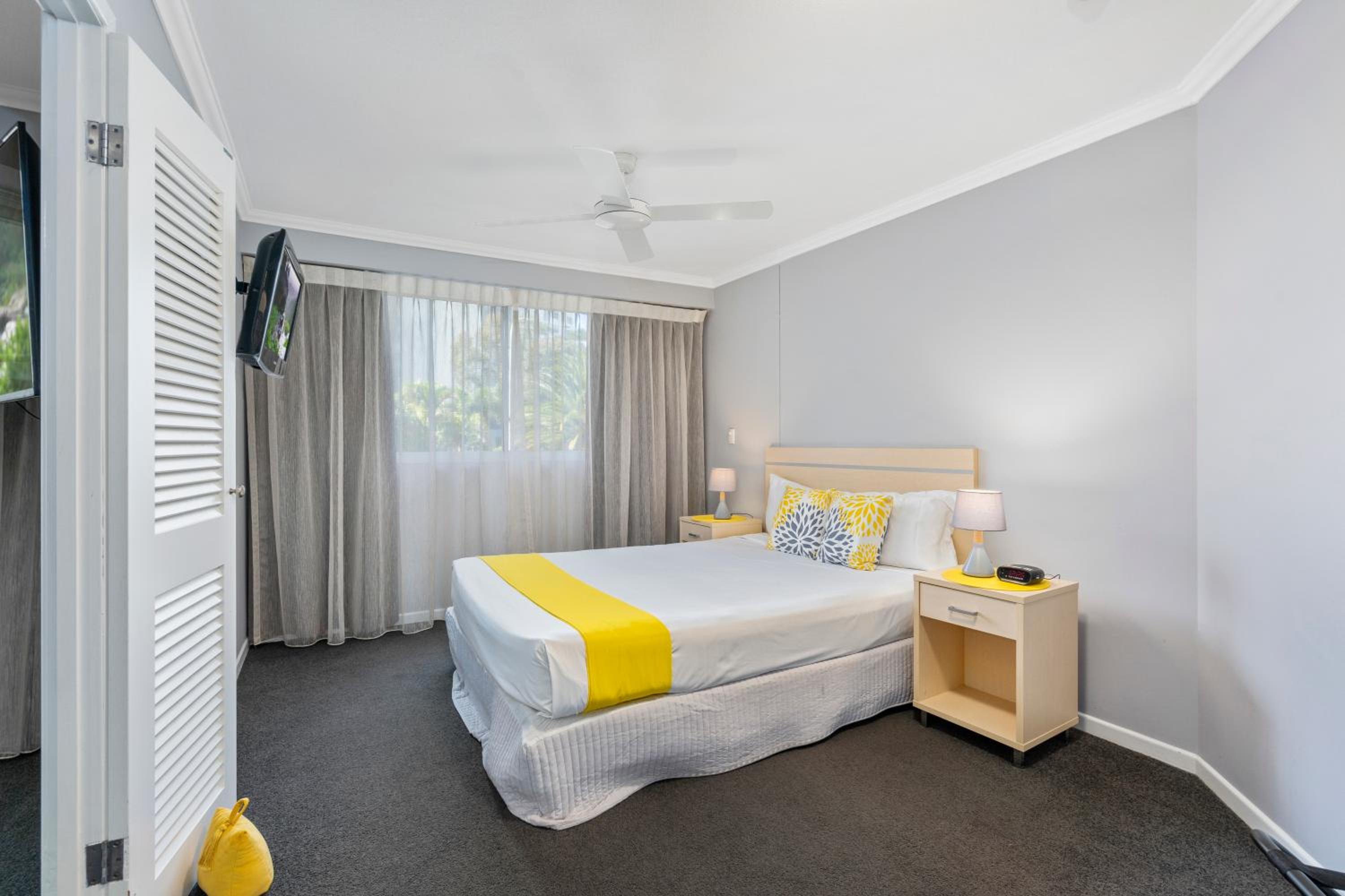 Standard One-Bedroom Suite - Photo 6