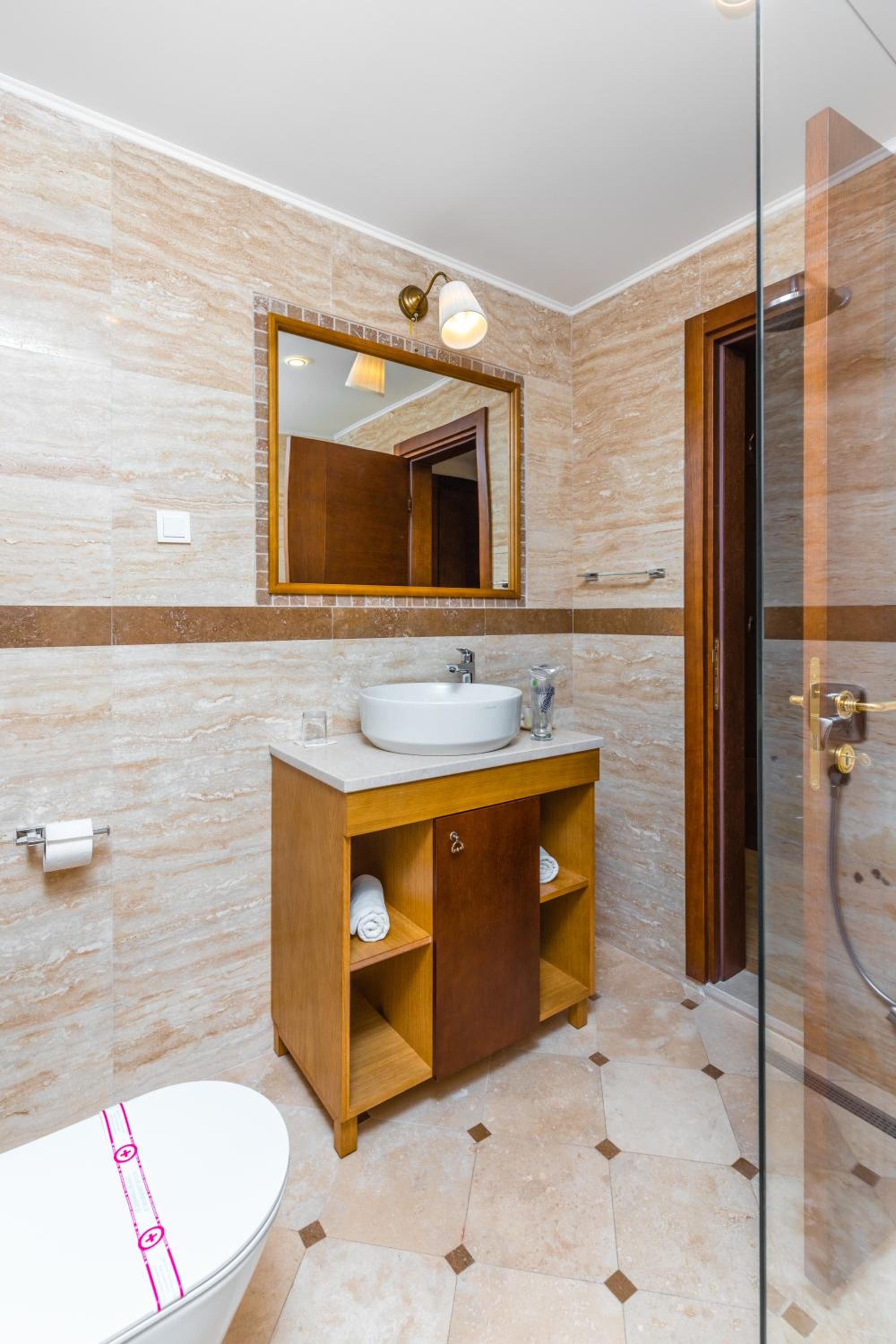 Deluxe Double Room with Extra Bed - Photo 2