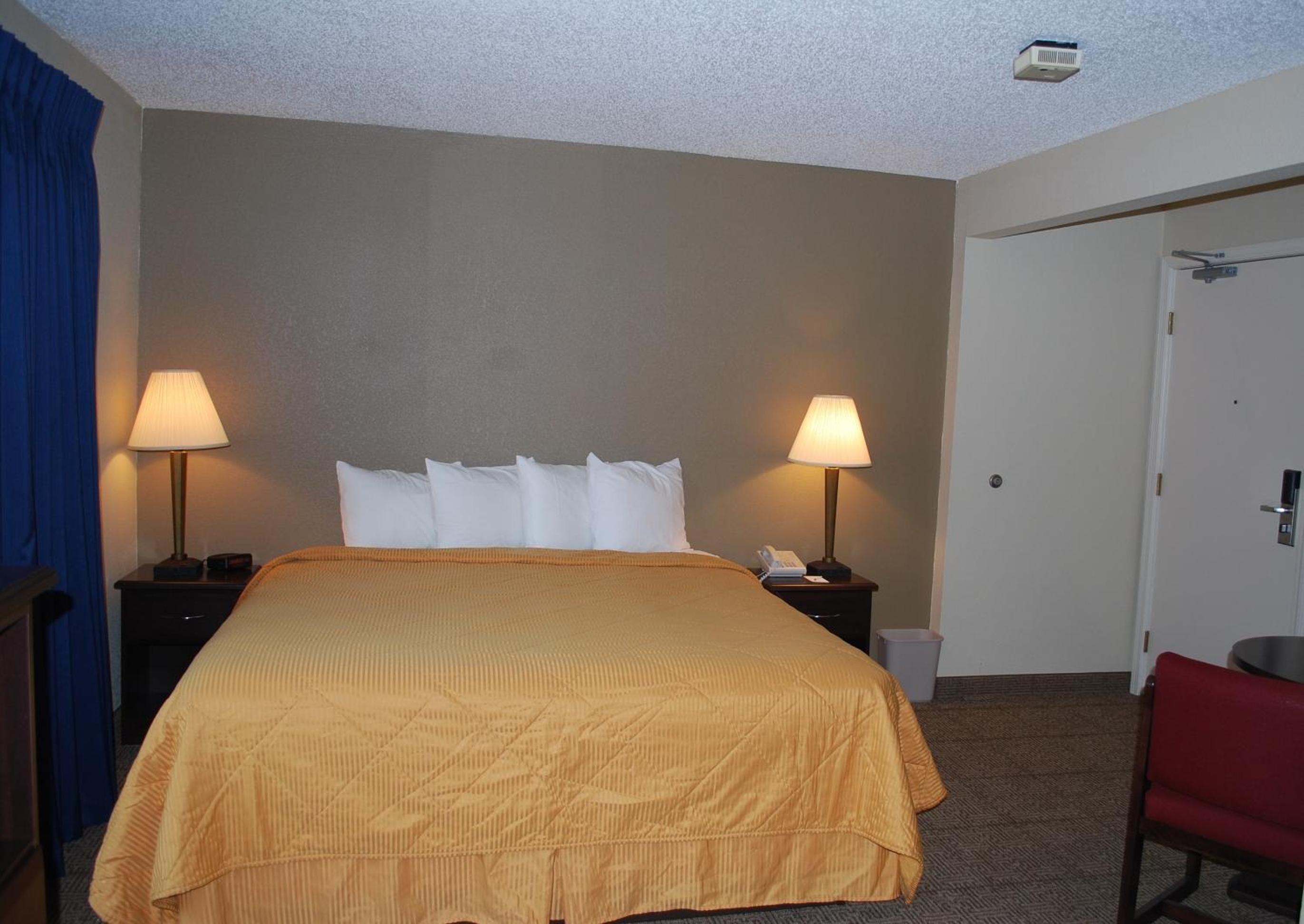 Deluxe King Bed, Jacuzzi, Lakefront
