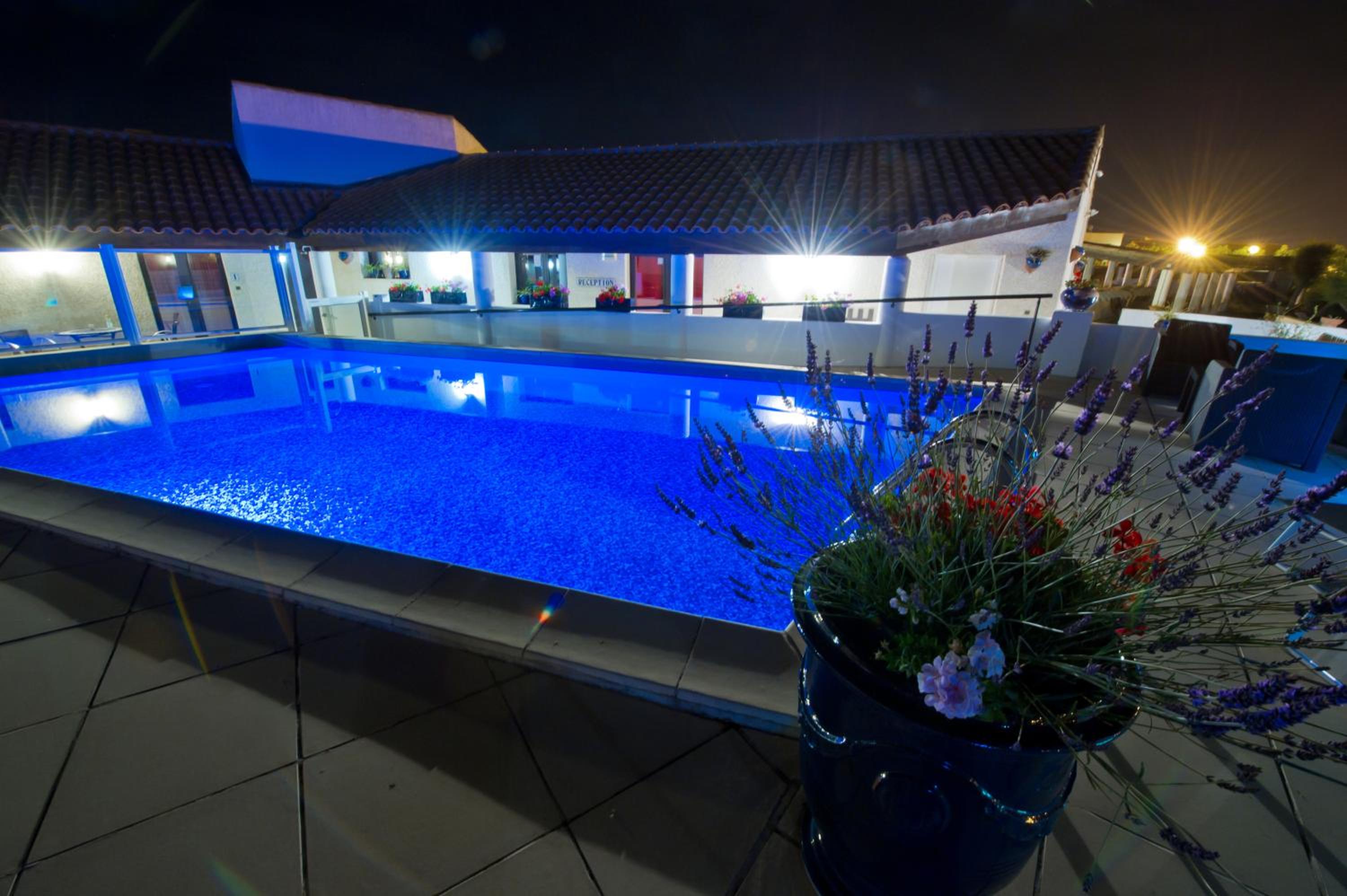 Double Room with Pool View photo 3