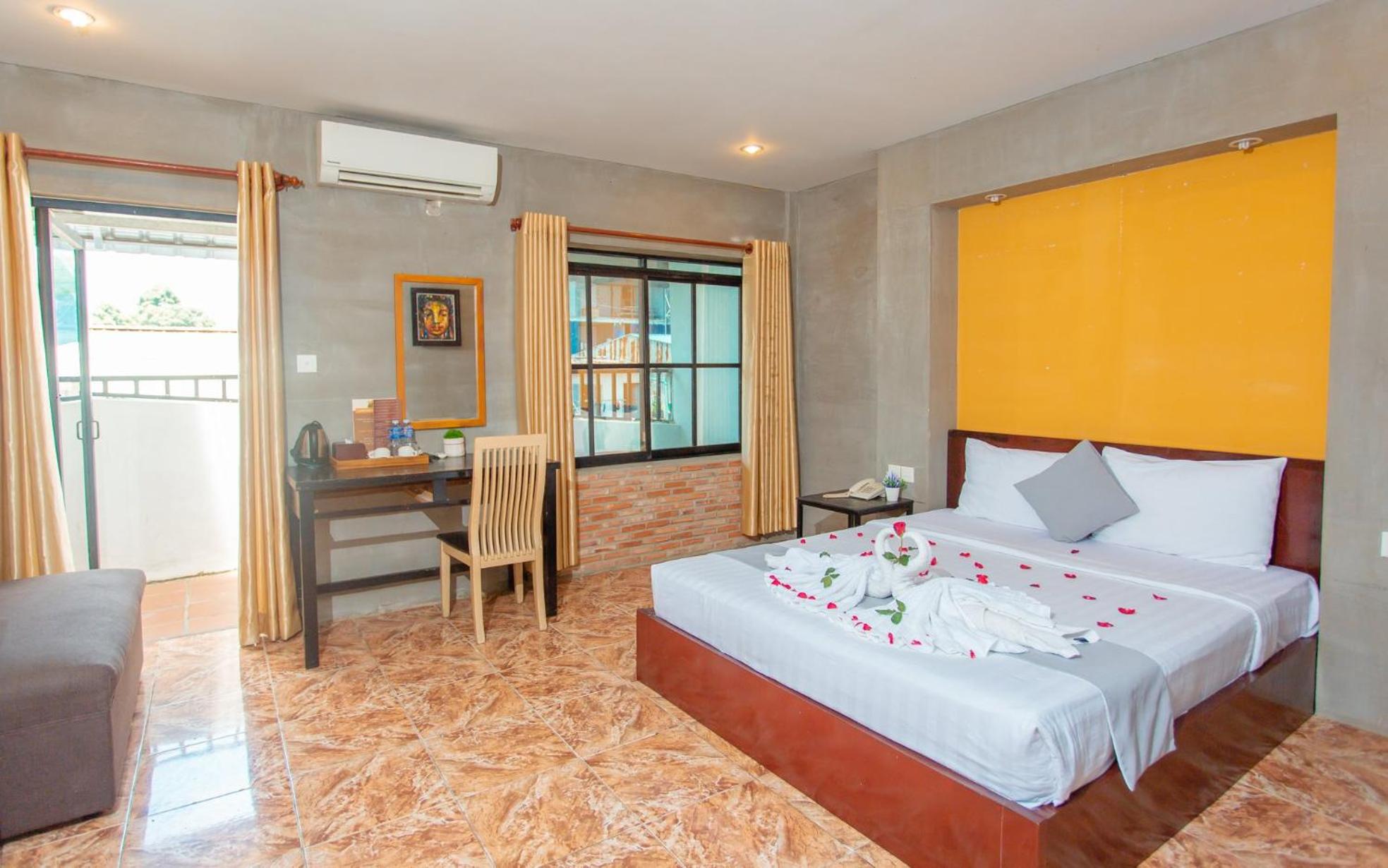 Deluxe Double Room with Balcony photo 2