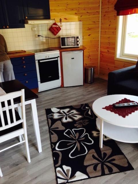 Two-Bedroom Cottage - Photo 4
