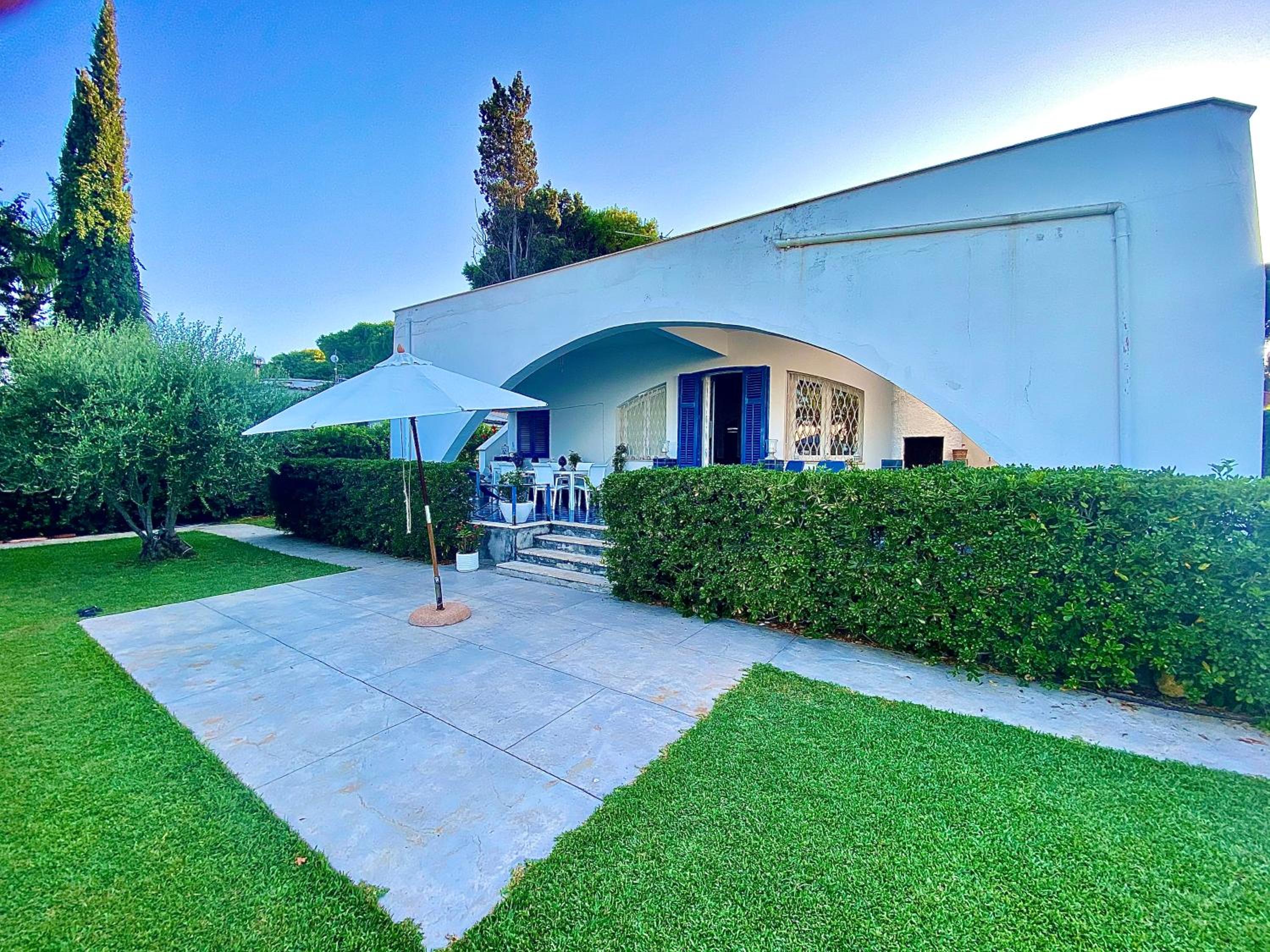 Three-Bedroom Villa photo 2
