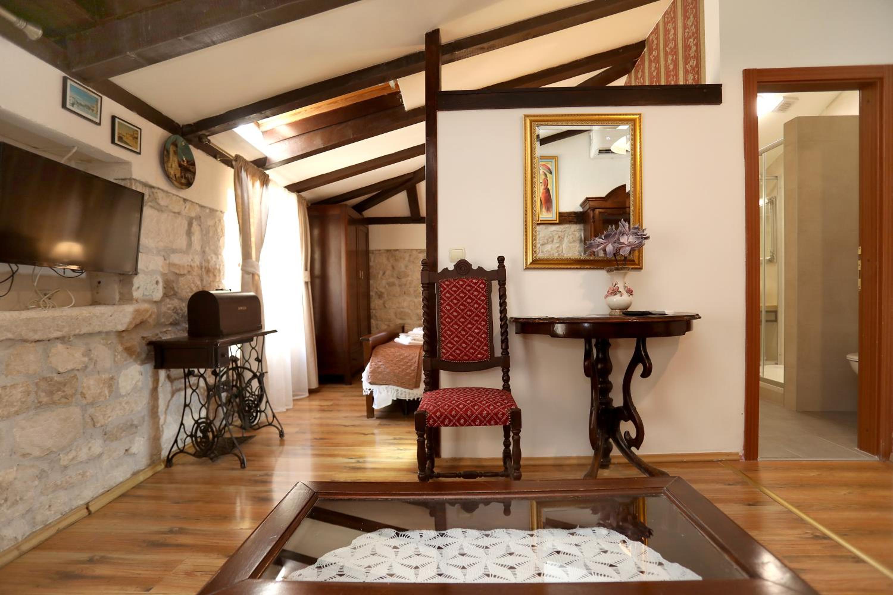 Superior Double Room with Sofa - Photo 24