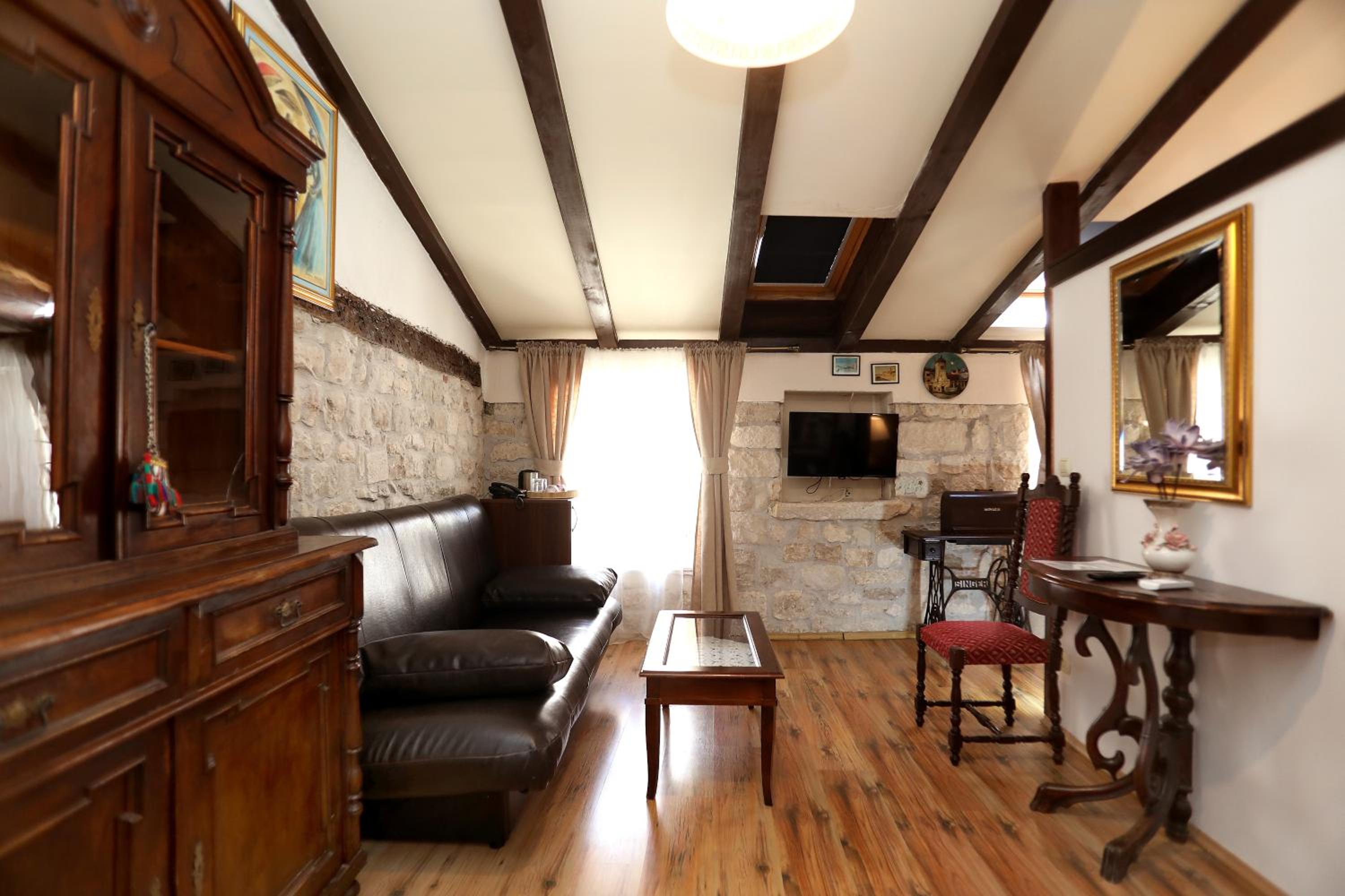 Superior Double Room with Sofa - Photo 28