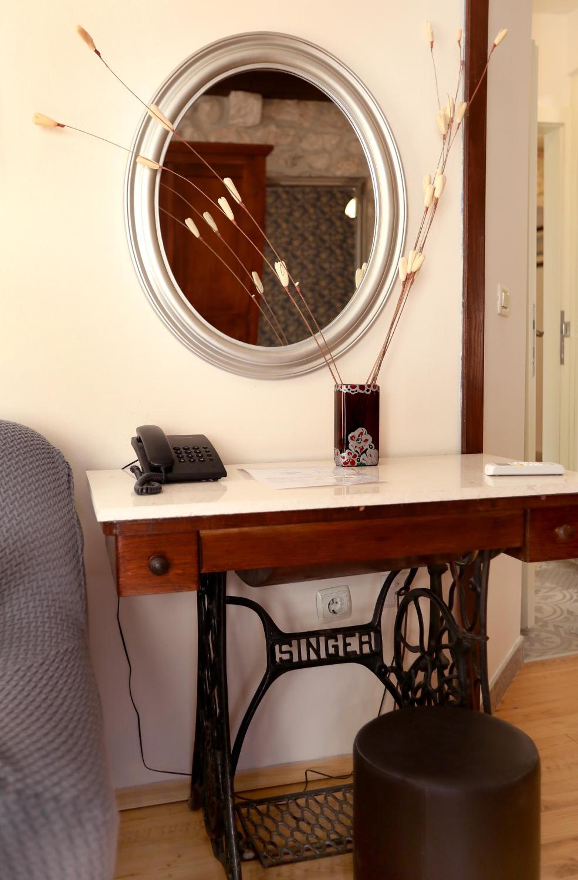 Double Room with Balcony - Photo 14