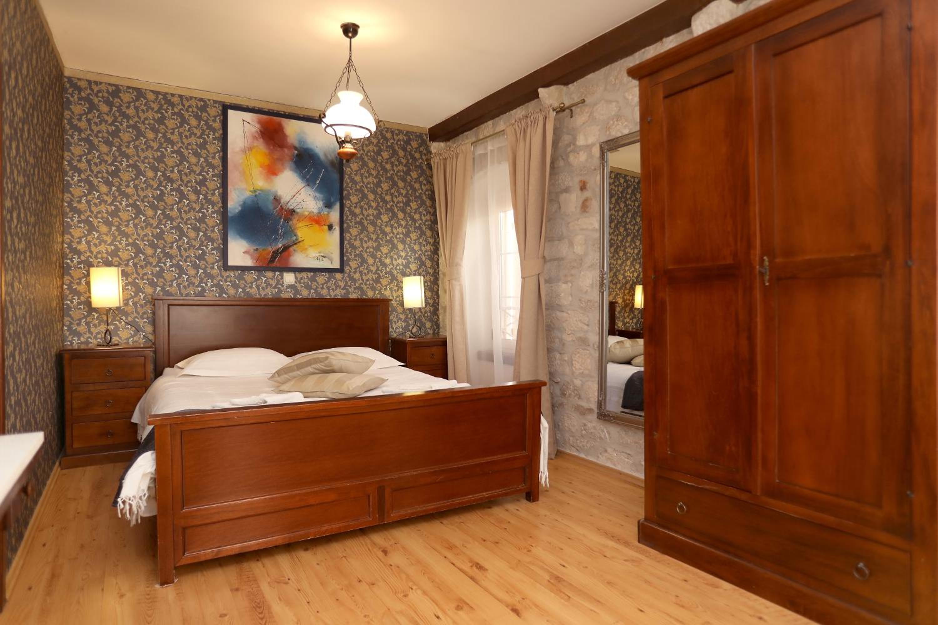 Double Room with Balcony - Photo 15