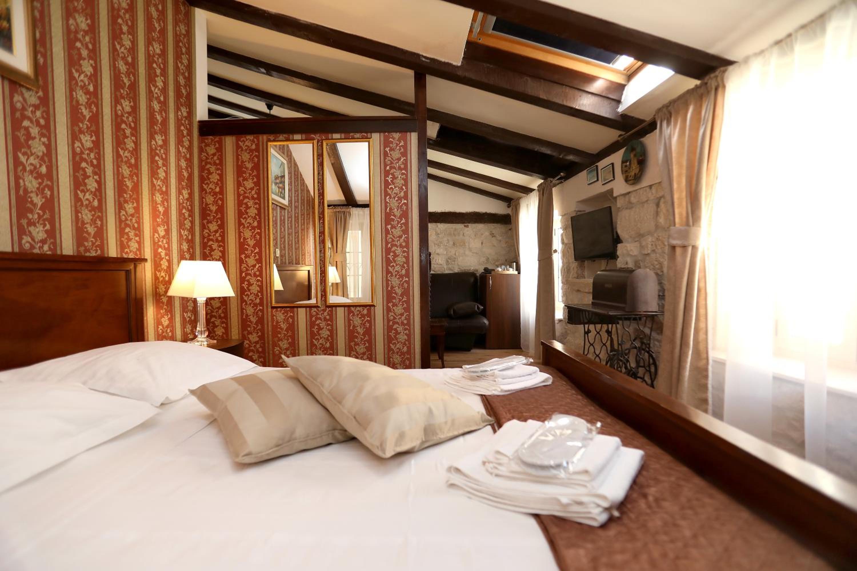 Superior Double Room with Sofa - Photo 34