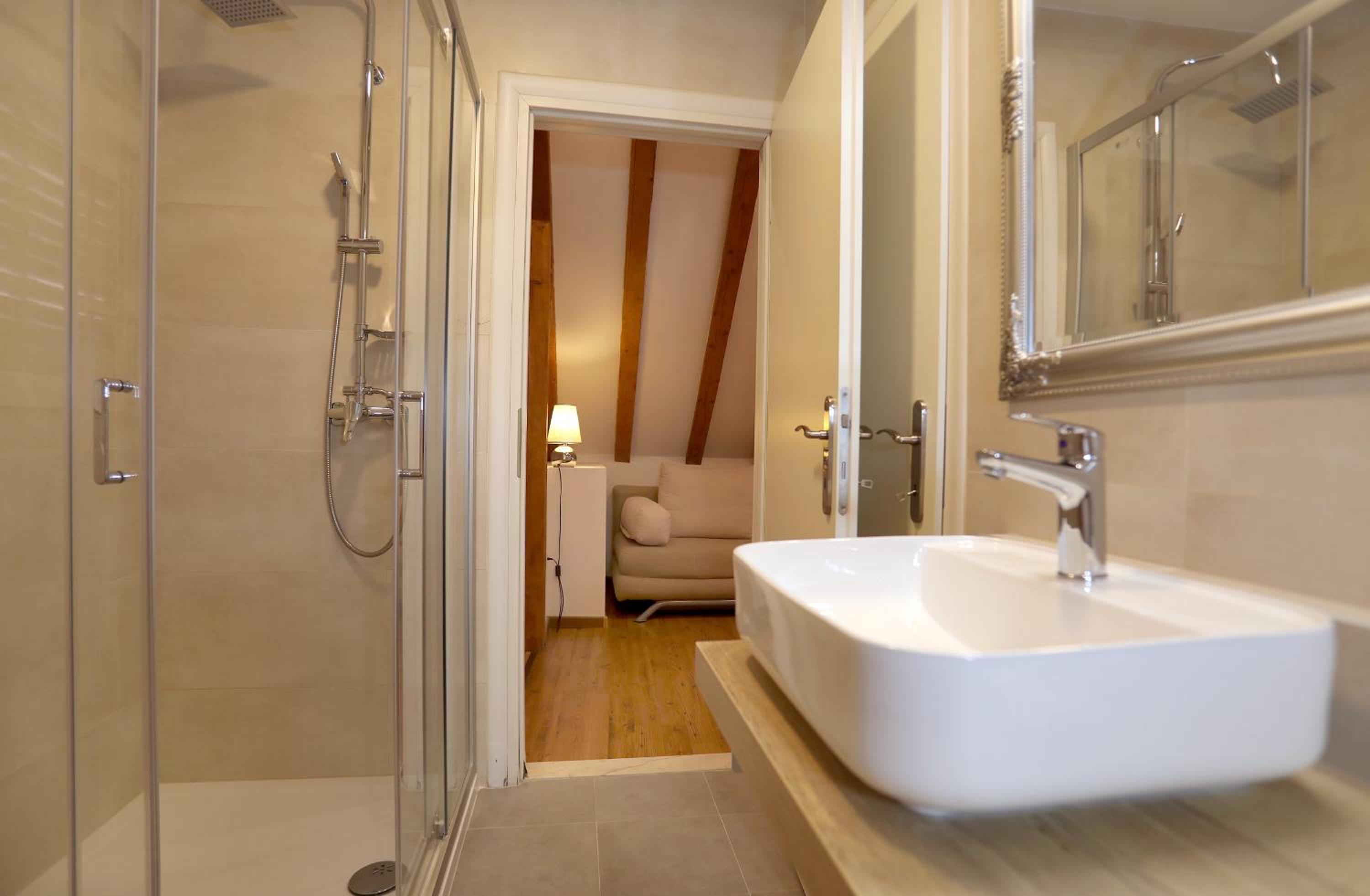 Superior Double Room with Sofa - Photo 4