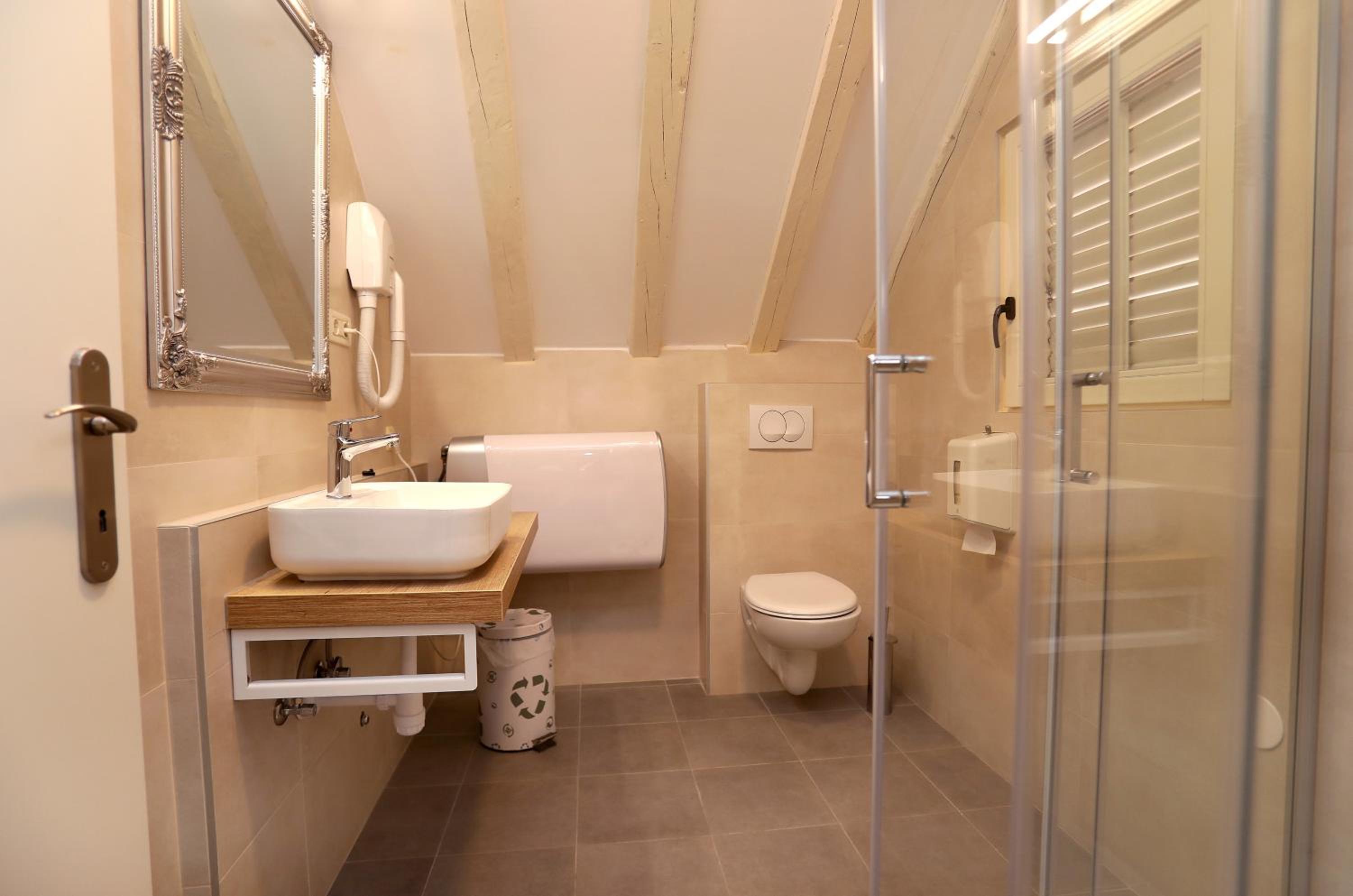 Superior Double Room with Sofa - Photo 7