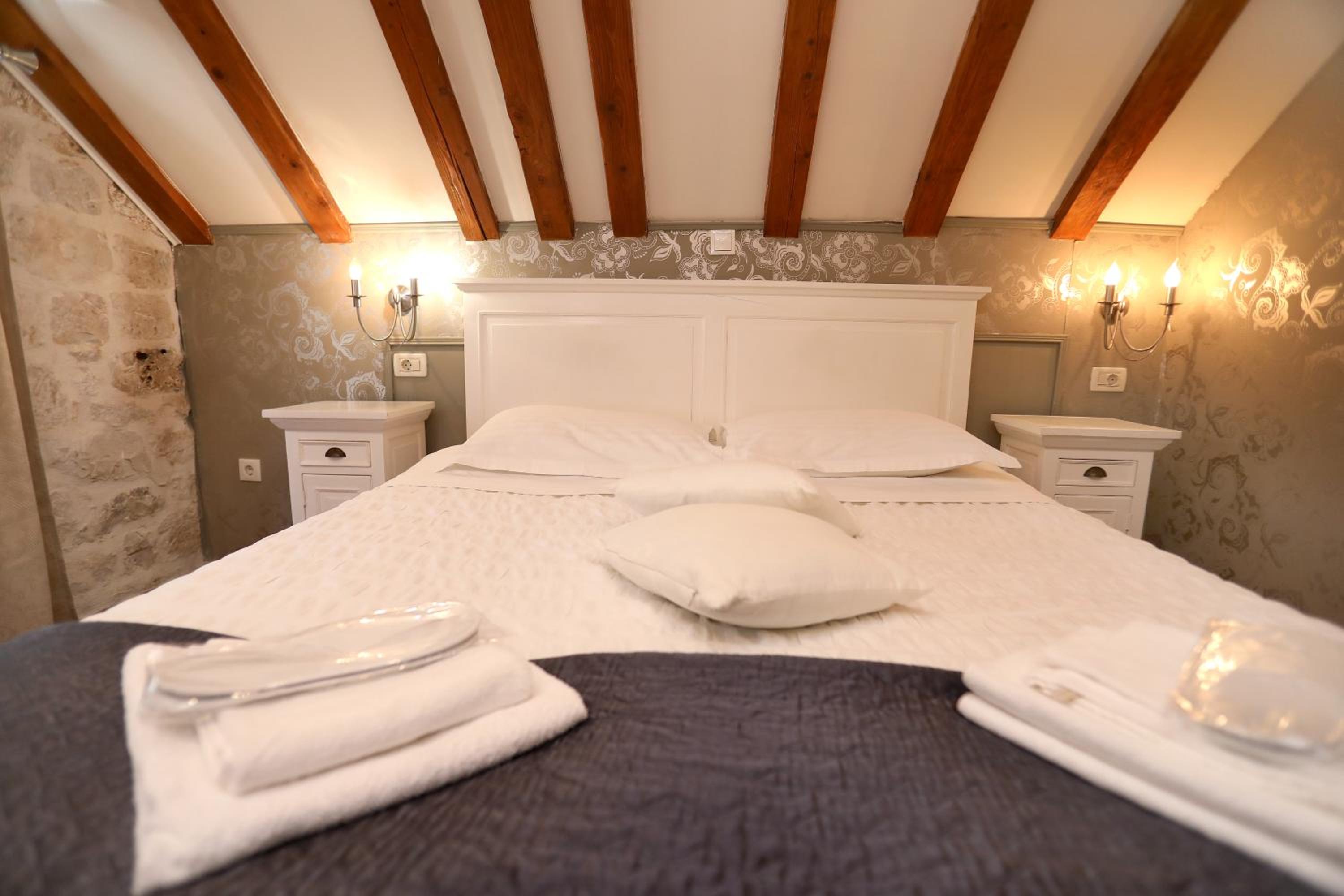 Superior Double Room with Sofa - Photo 9