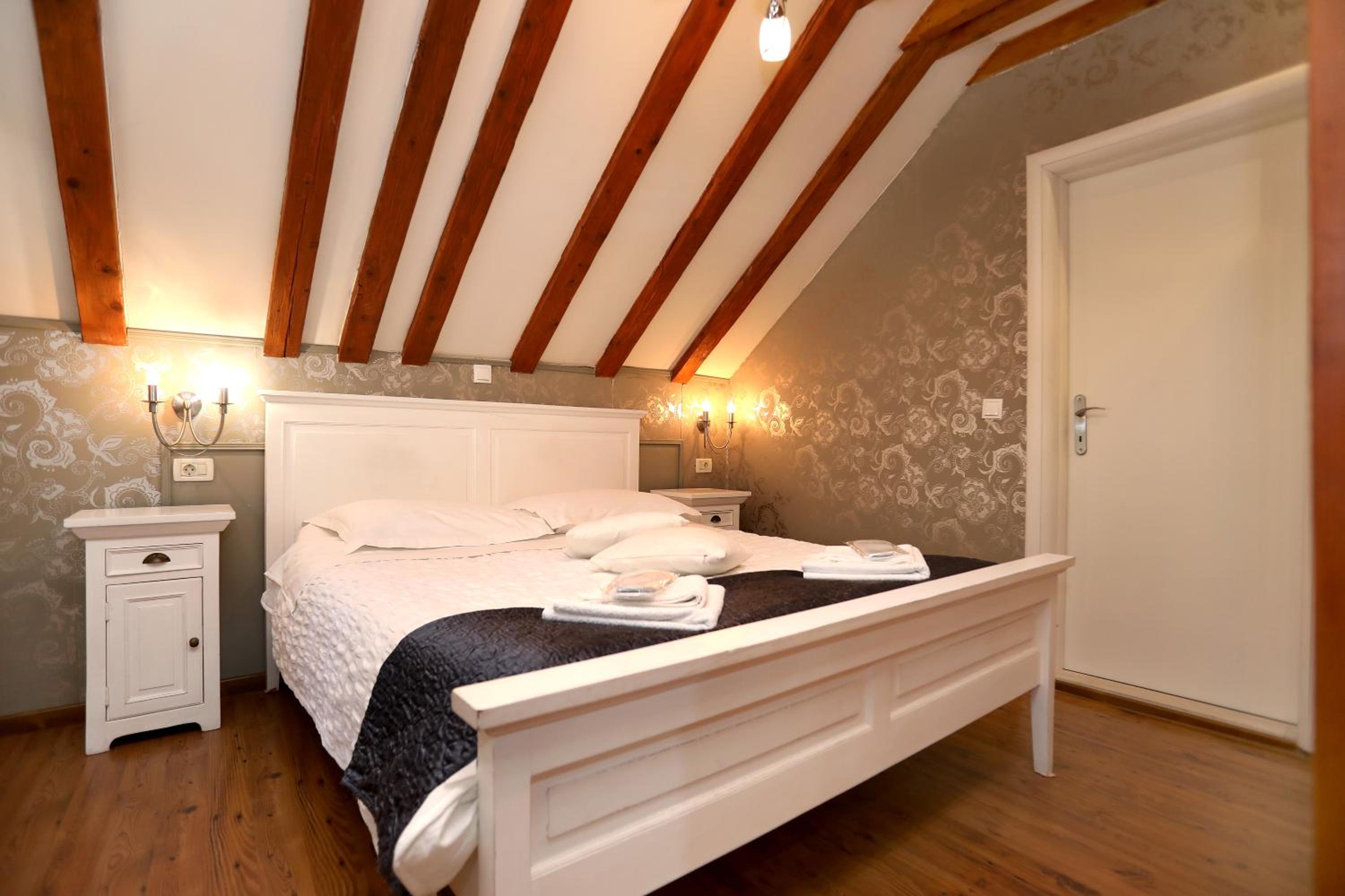 Superior Double Room with Sofa - Photo 16