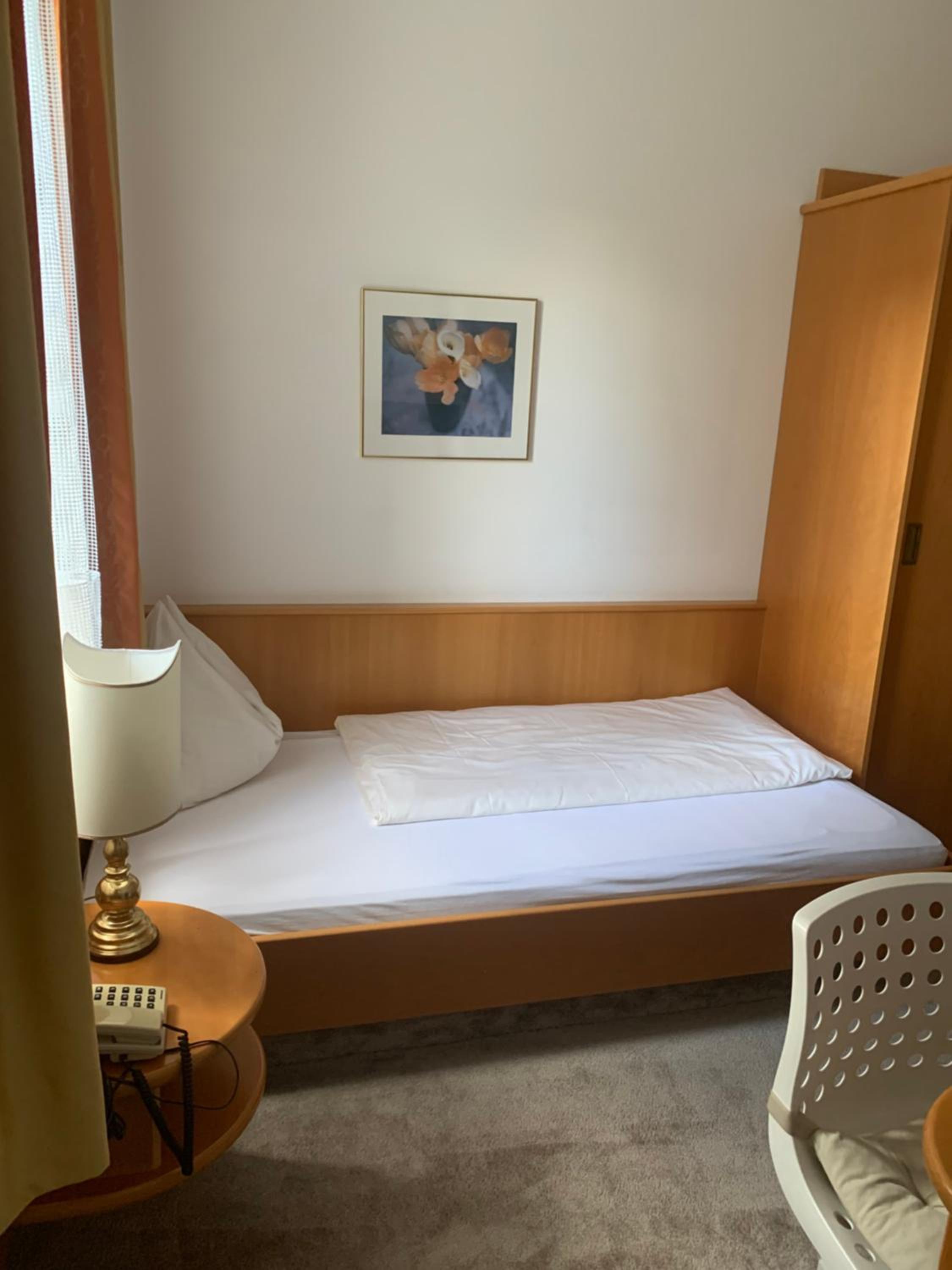 Budget Double or Twin Room - Photo 5