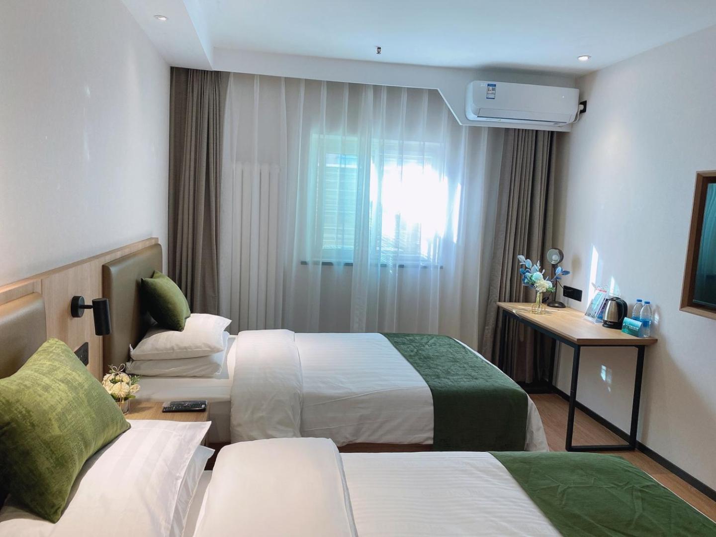 Mainland Chinese Citizens - Special Offer -  Queen Room photo 2