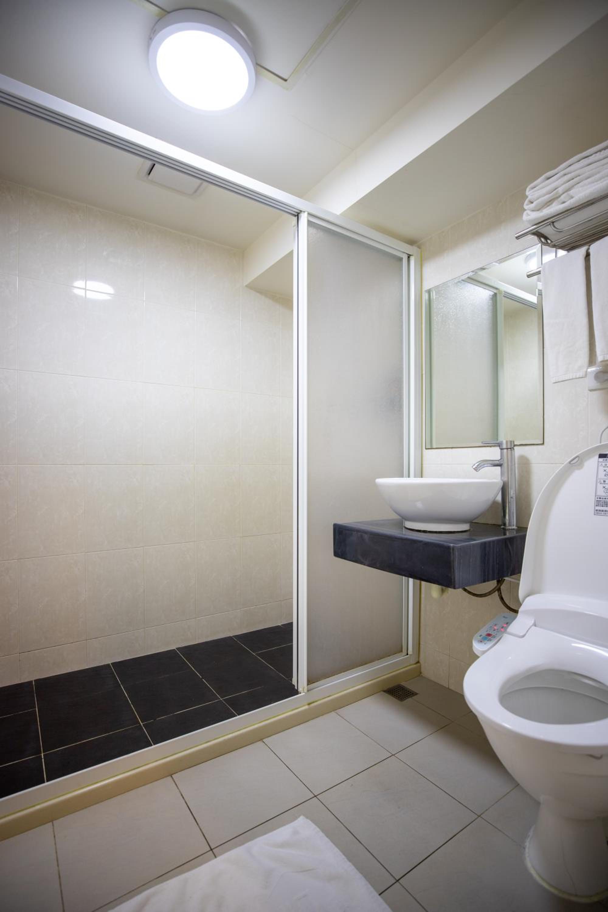 Standard Quadruple Room - Photo 12