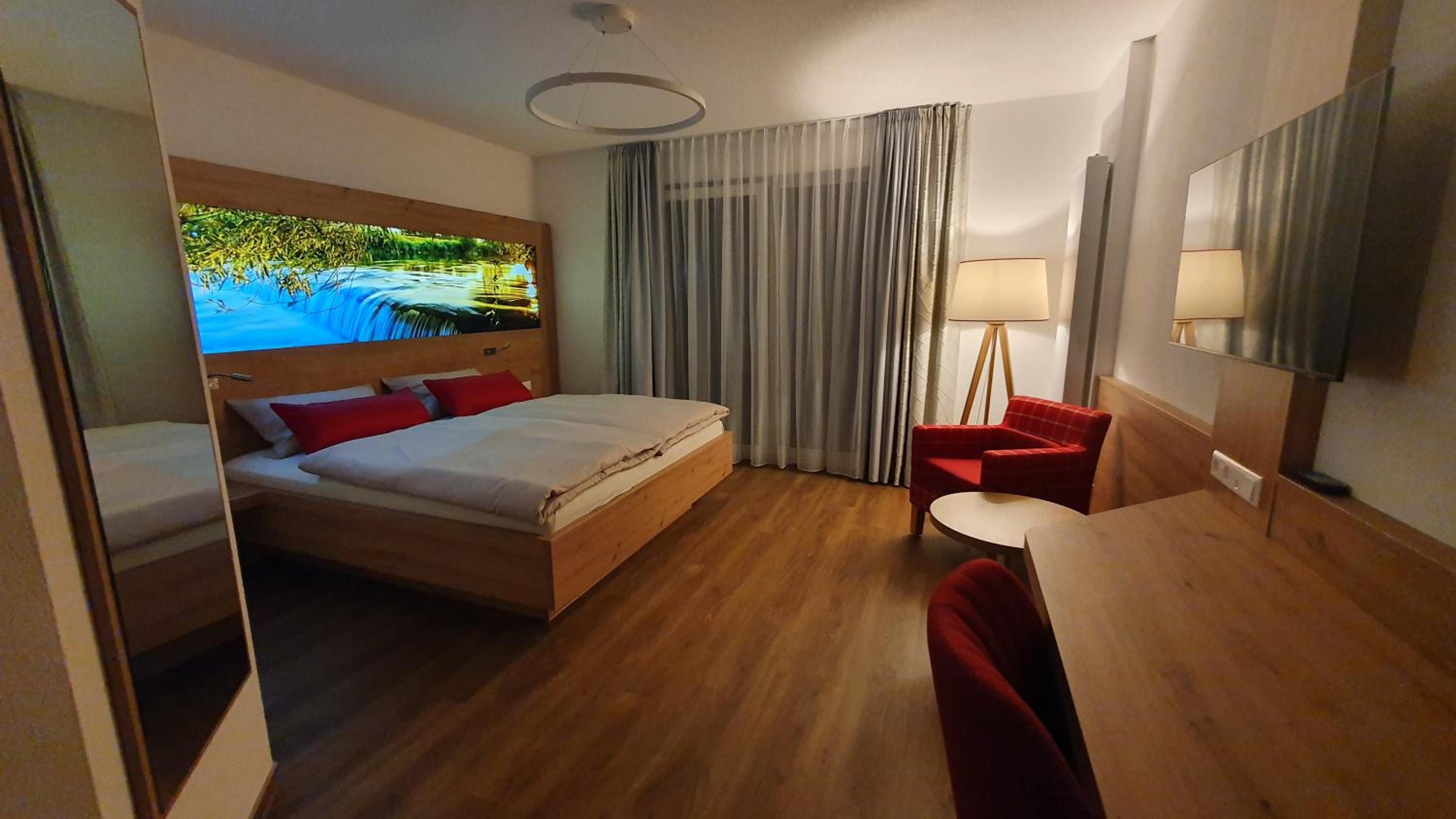 Double Room with Balcony - Photo 4