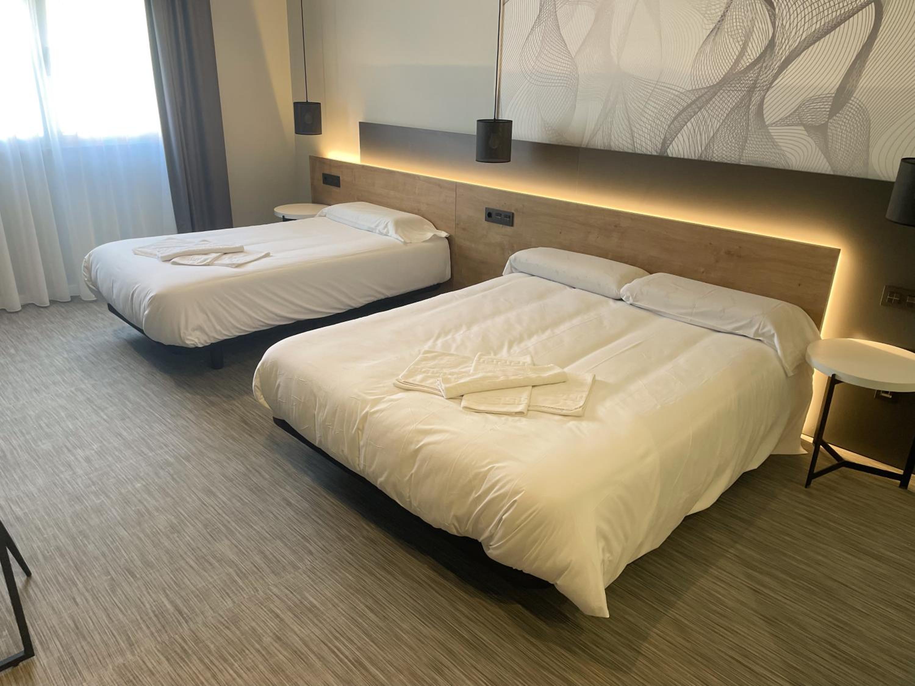 Deluxe Twin Room - Photo 1