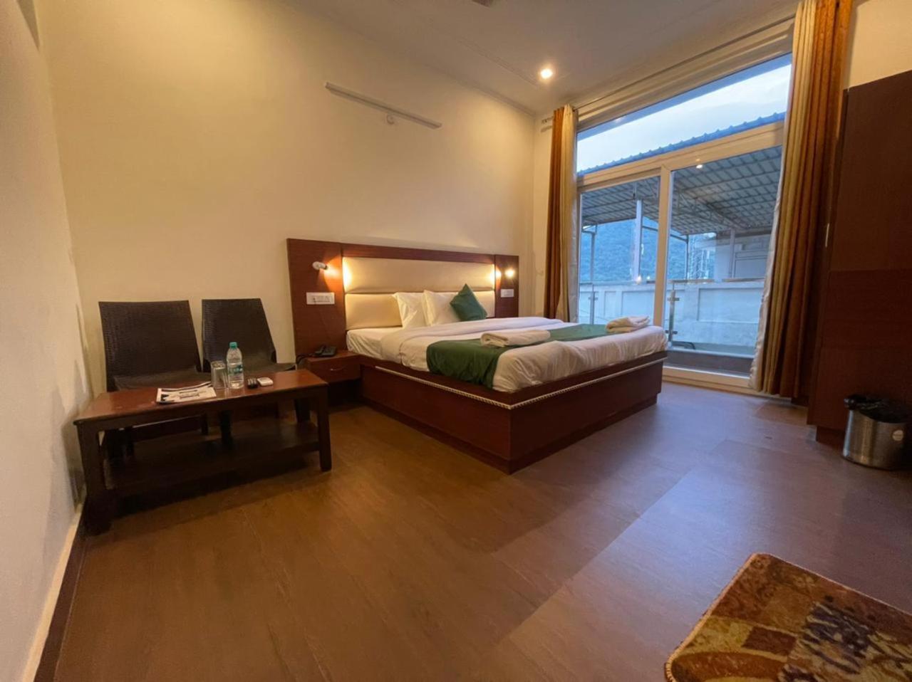 Deluxe Double Room with Balcony - Photo 20