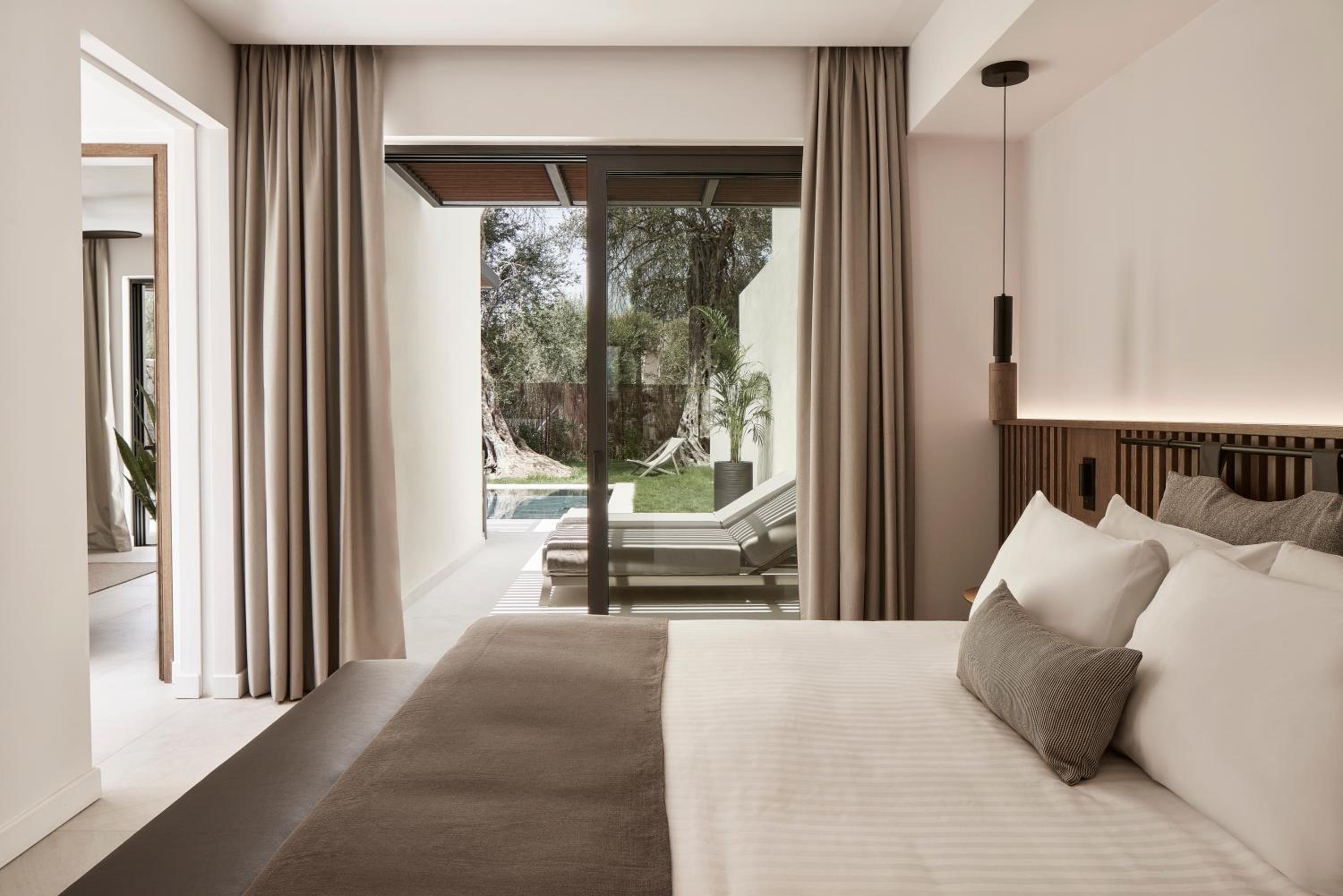 Executive Suite with Private Pool - Photo 5
