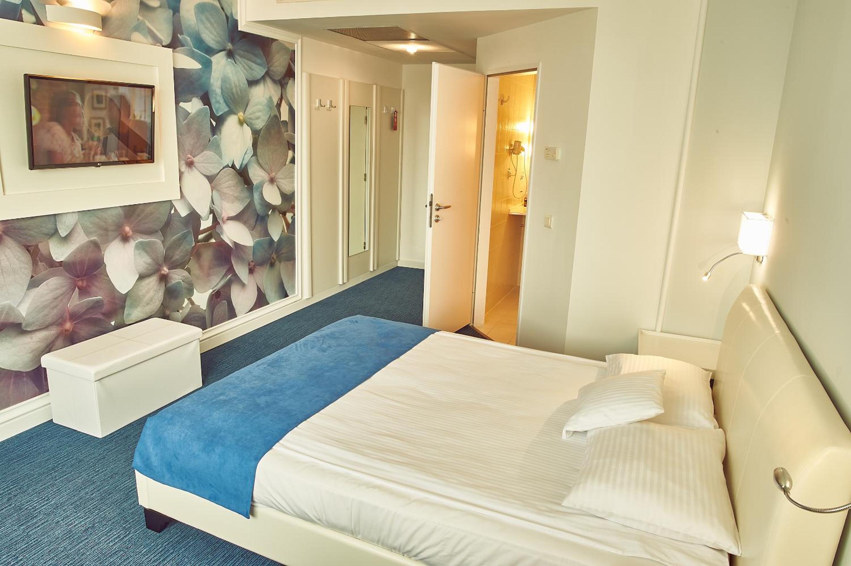 Standard Double Room - Photo 3