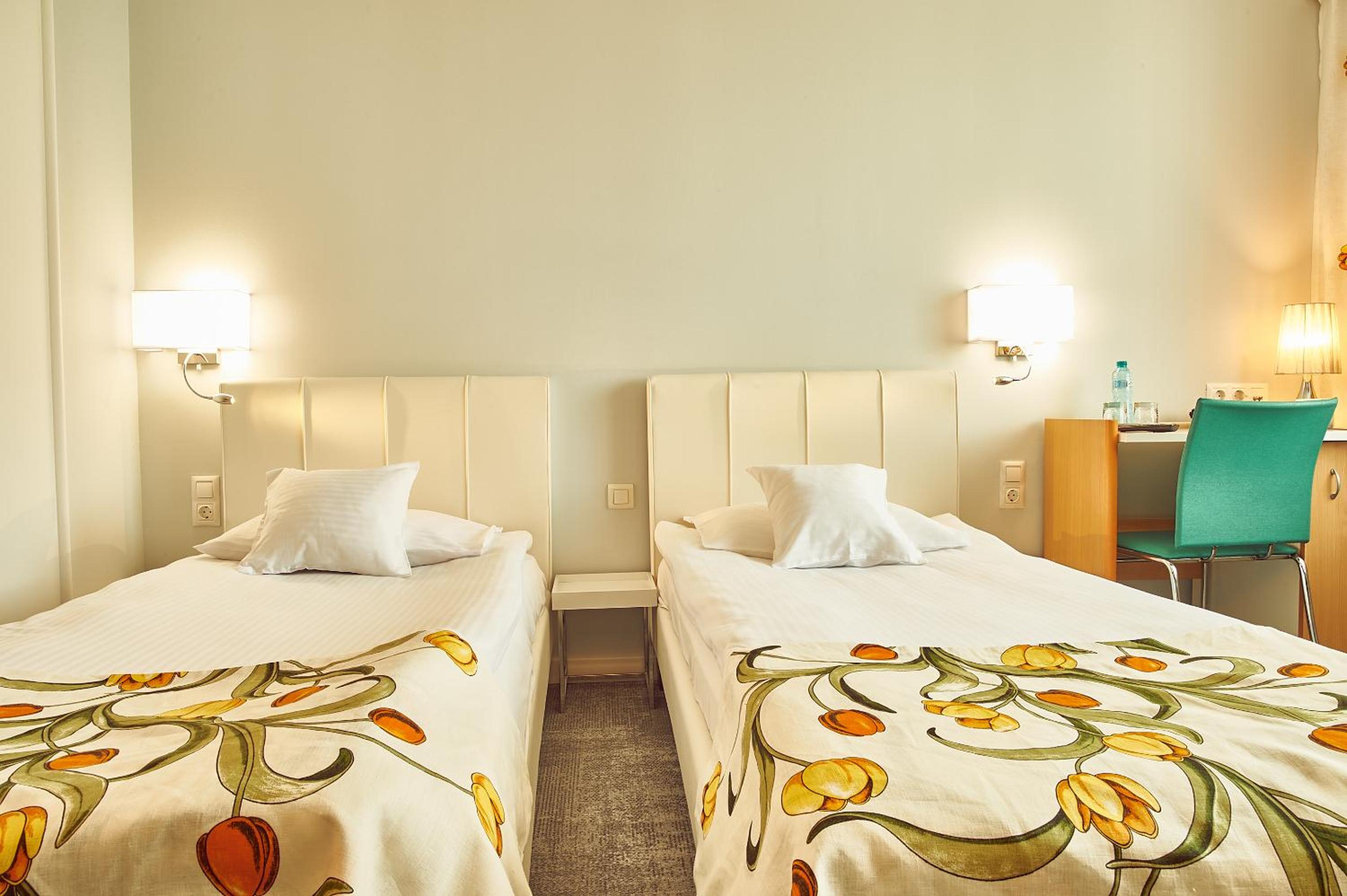 Standard Twin Room - Photo 2