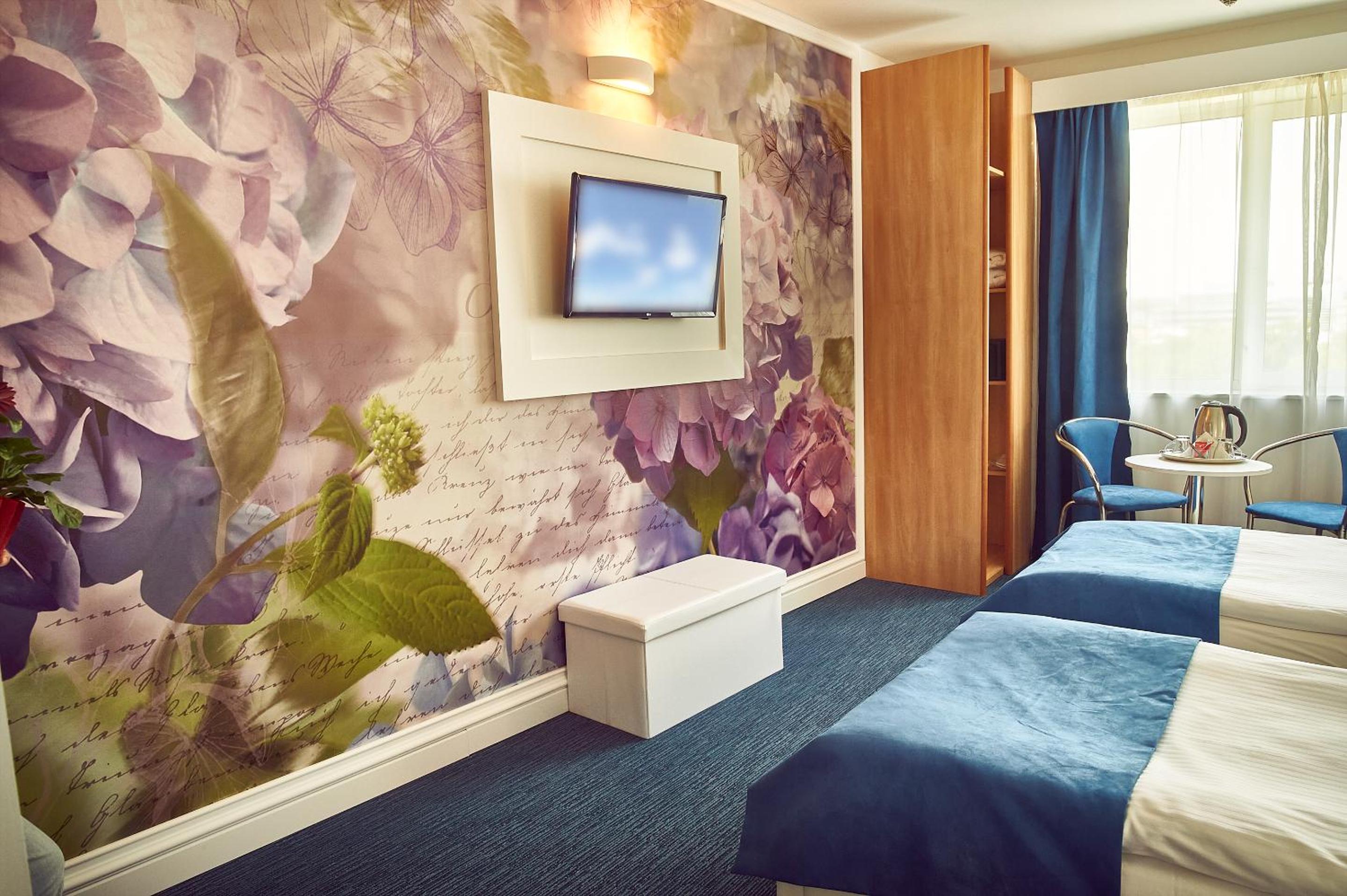 Standard Twin Room - Photo 4
