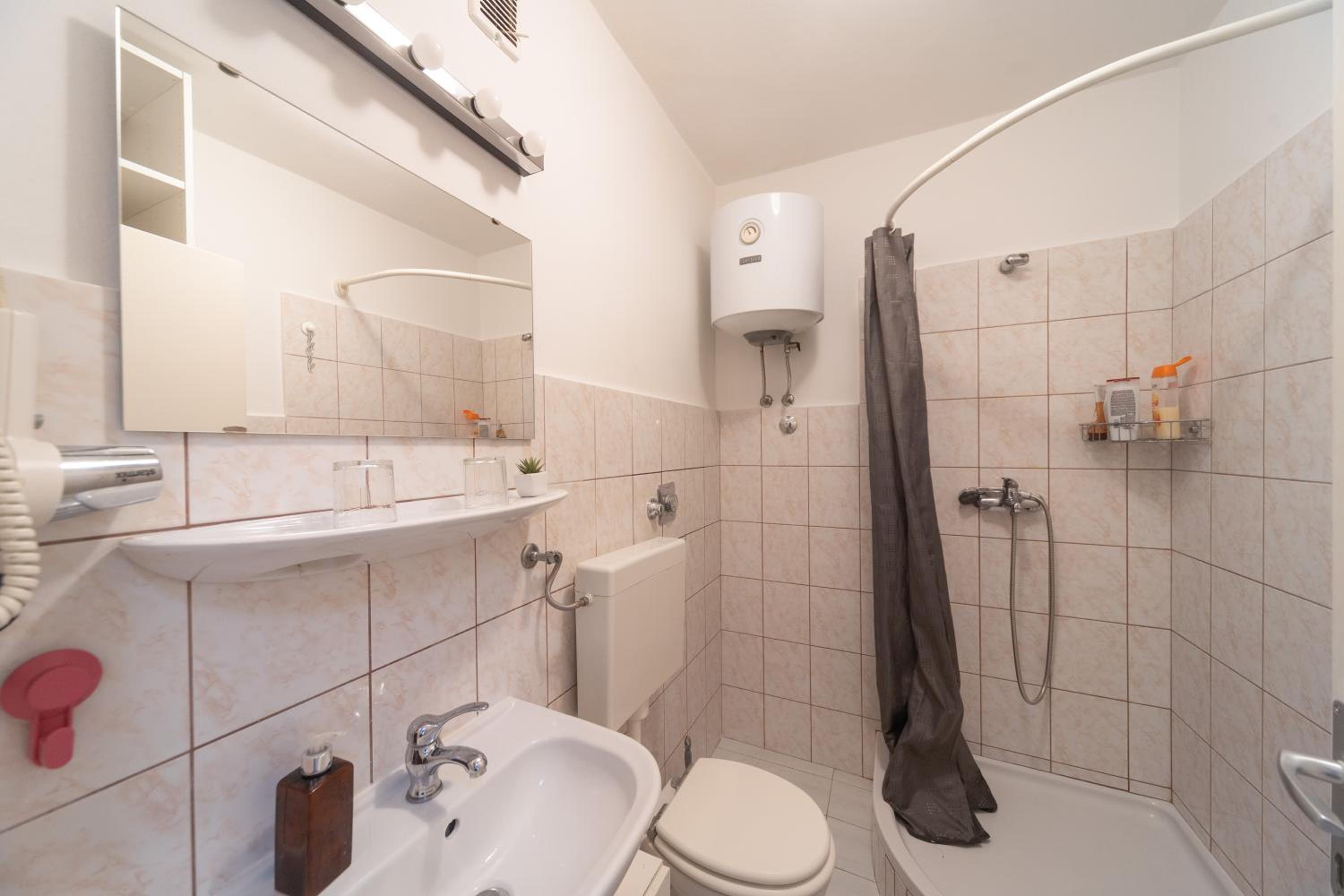 One-Bedroom Apartment - Photo 16