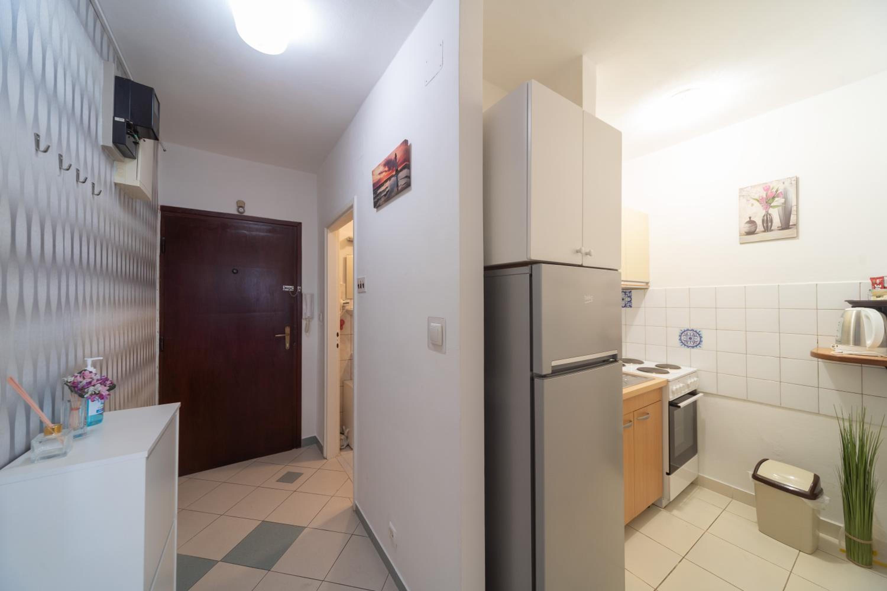 One-Bedroom Apartment - Photo 15