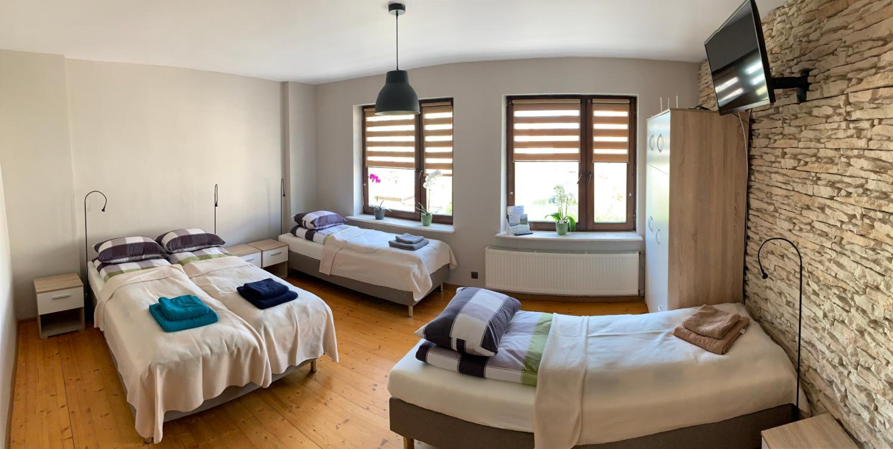Quadruple Room with Private Bathroom - Photo 4