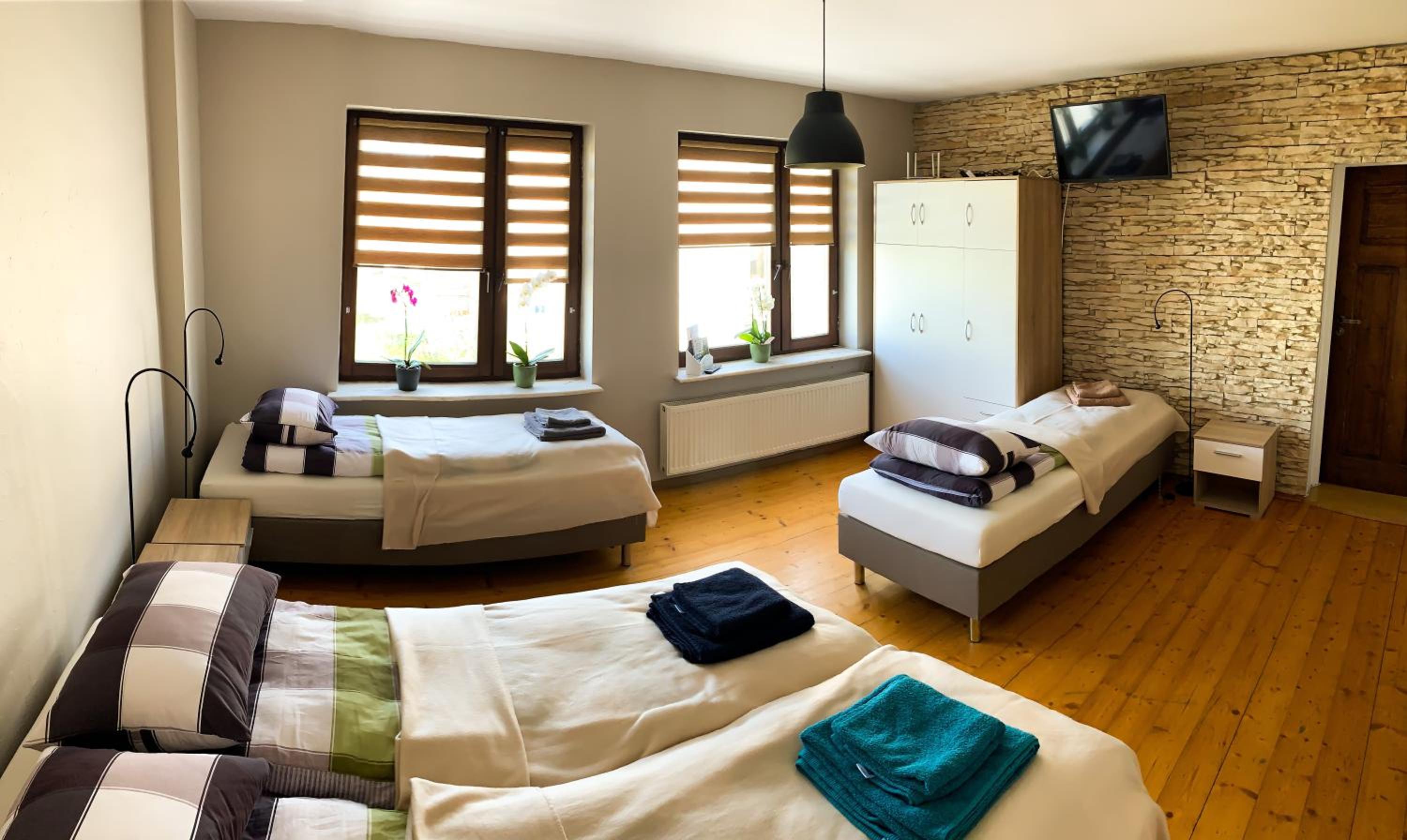 Quadruple Room with Private Bathroom - Photo 3