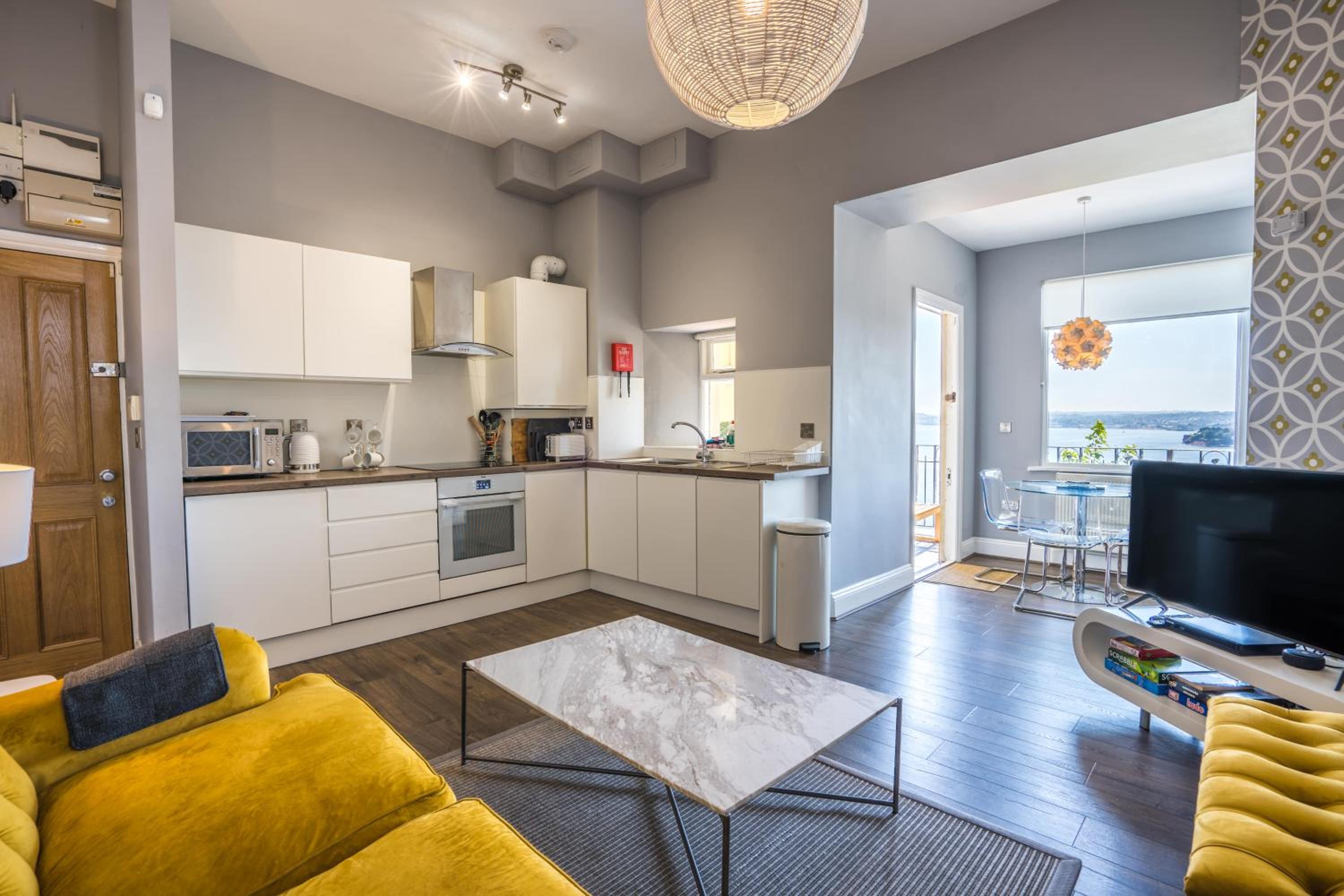 Two Bedroom Apartment with Sea View – 15 – Pet Friendly  photo 3