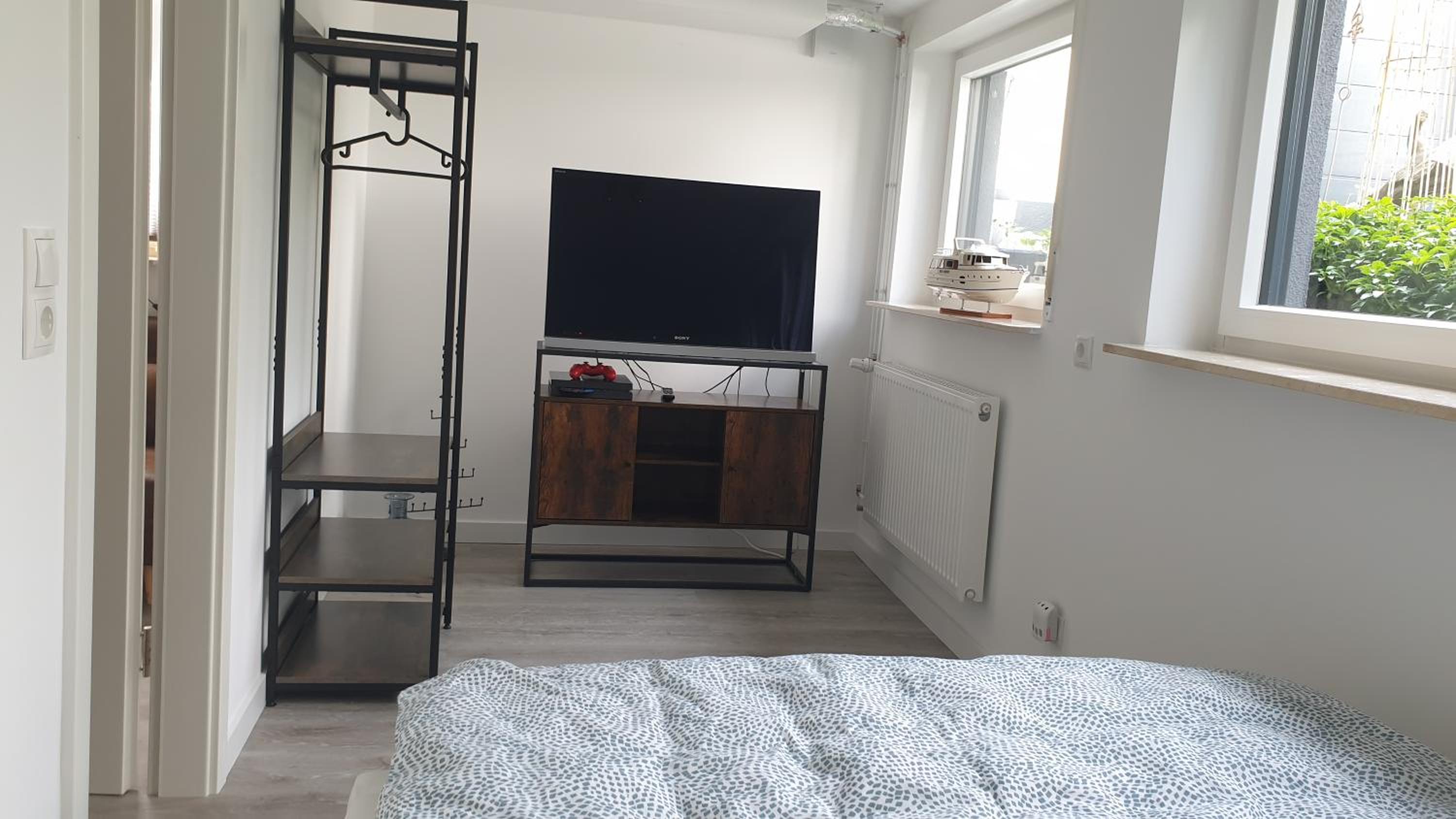 One-Bedroom Apartment - Photo 1