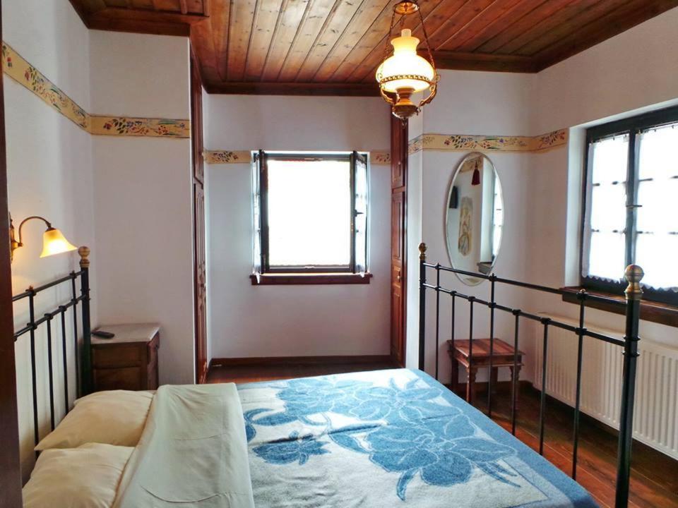 One-Bedroom Apartment with Fireplace 