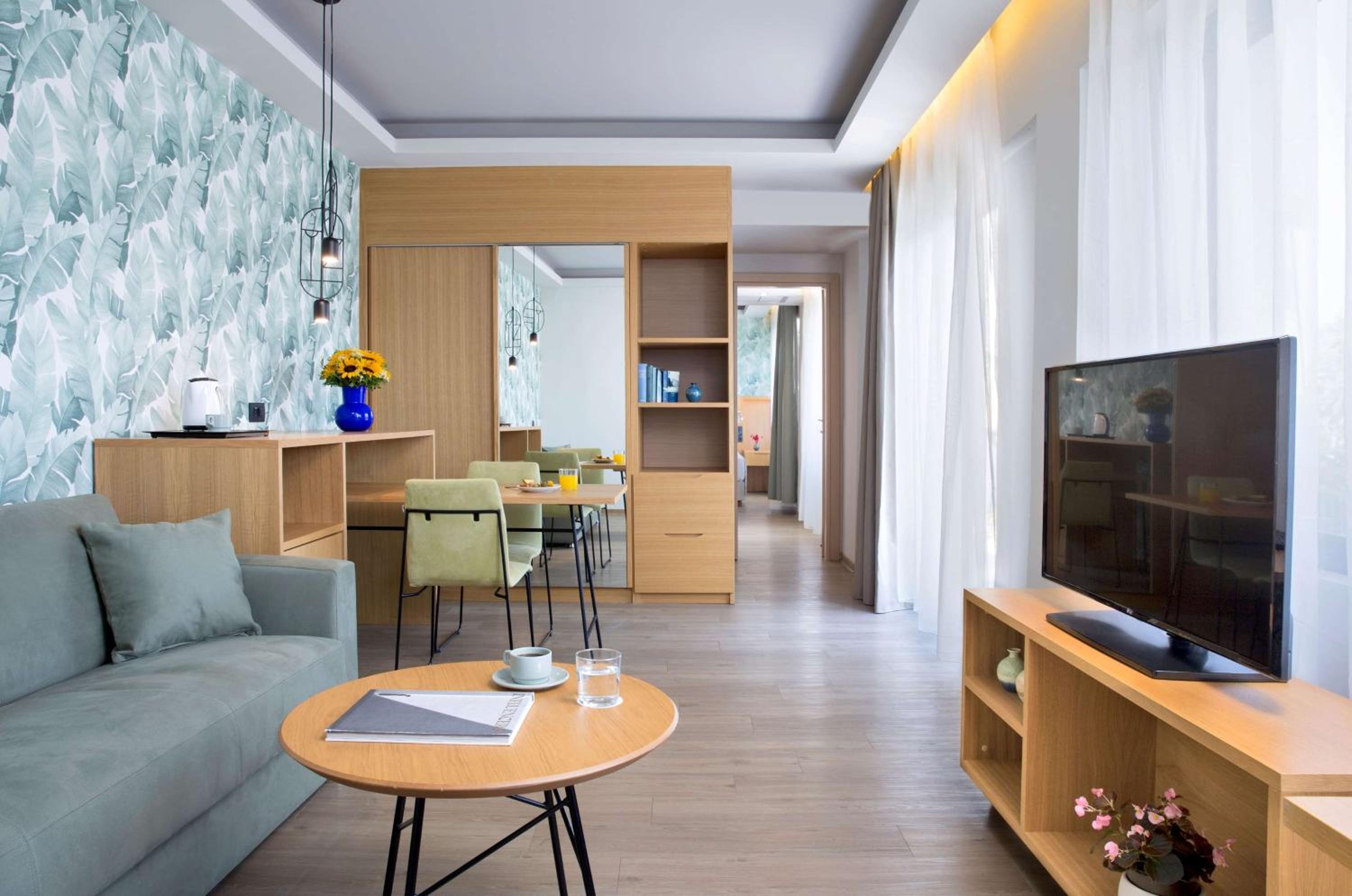 Executive One Bedroom Suite  with Sea View - Photo 4