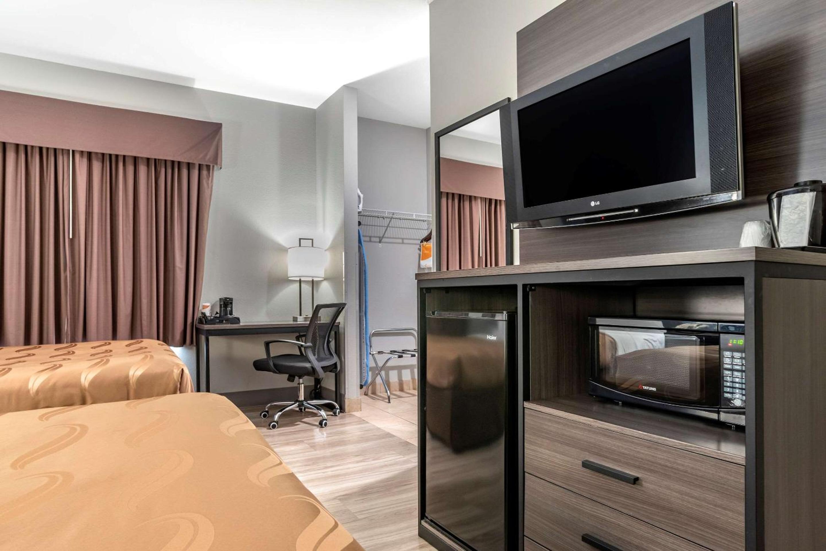 Double Room with Two Double Beds - Non-Smoking - Photo 3