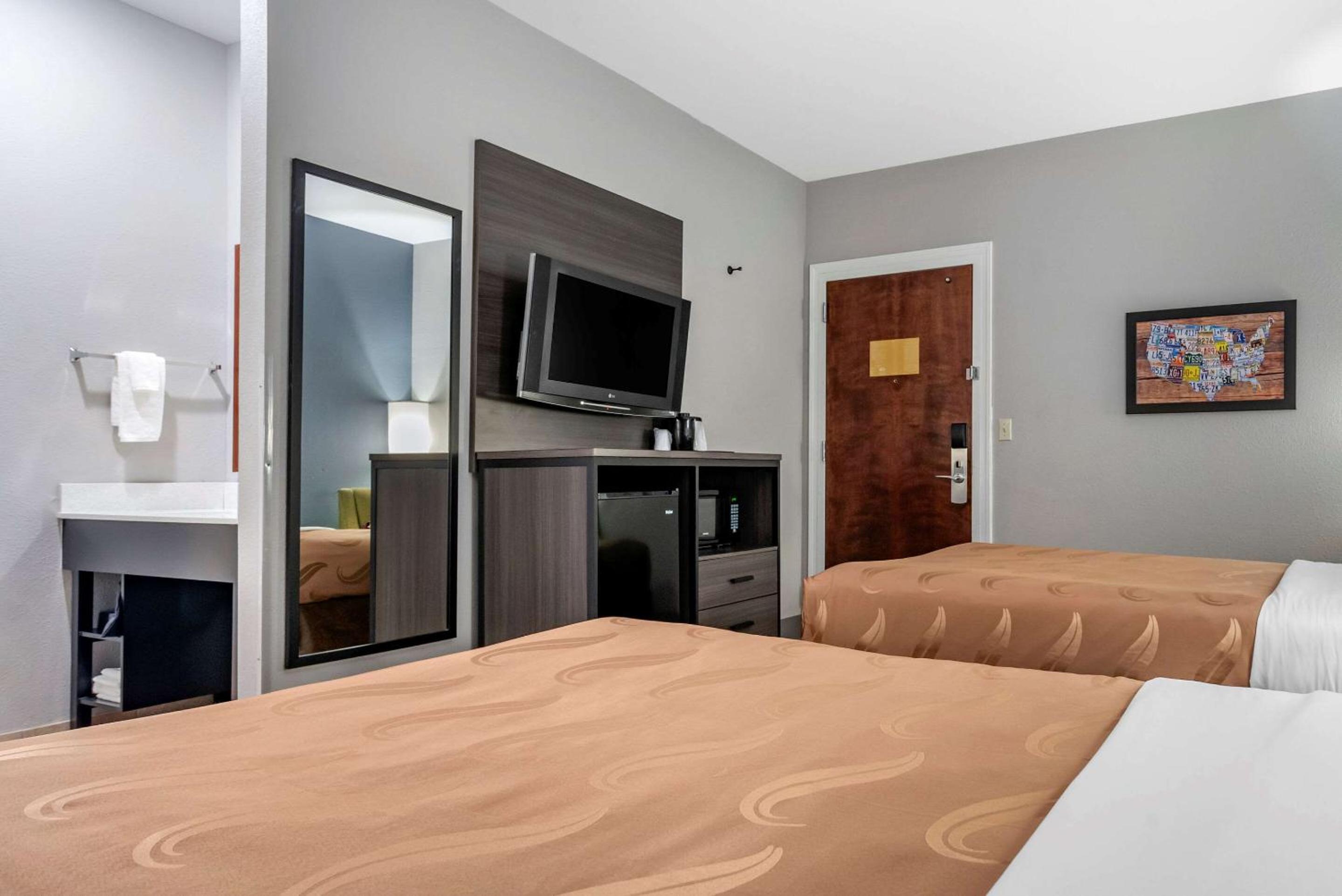 Double Room with Two Double Beds - Non-Smoking - Photo 8