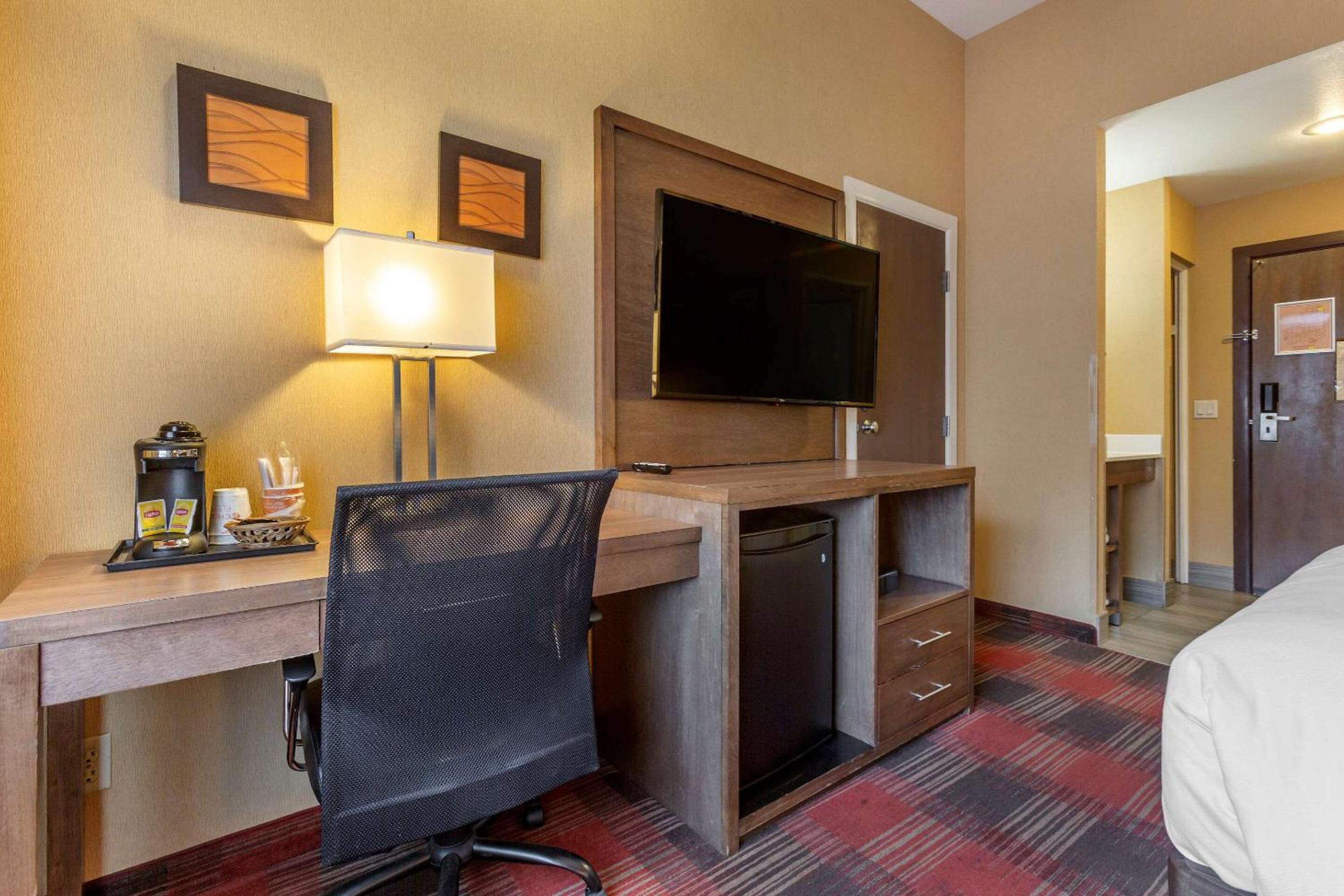 King Room with Refrigerator - Non-Smoking - Photo 1