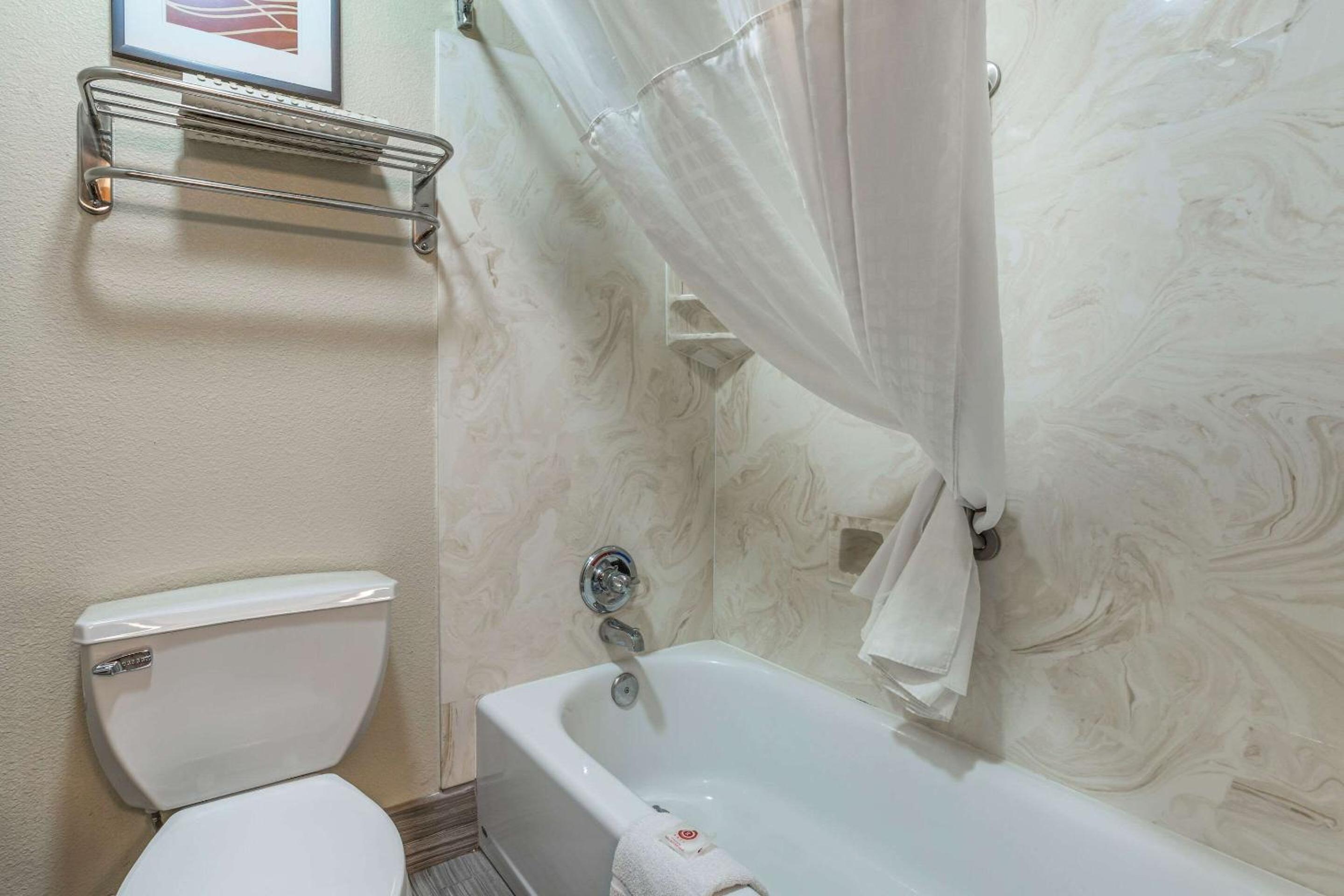 King Room with Refrigerator - Non-Smoking - Photo 4