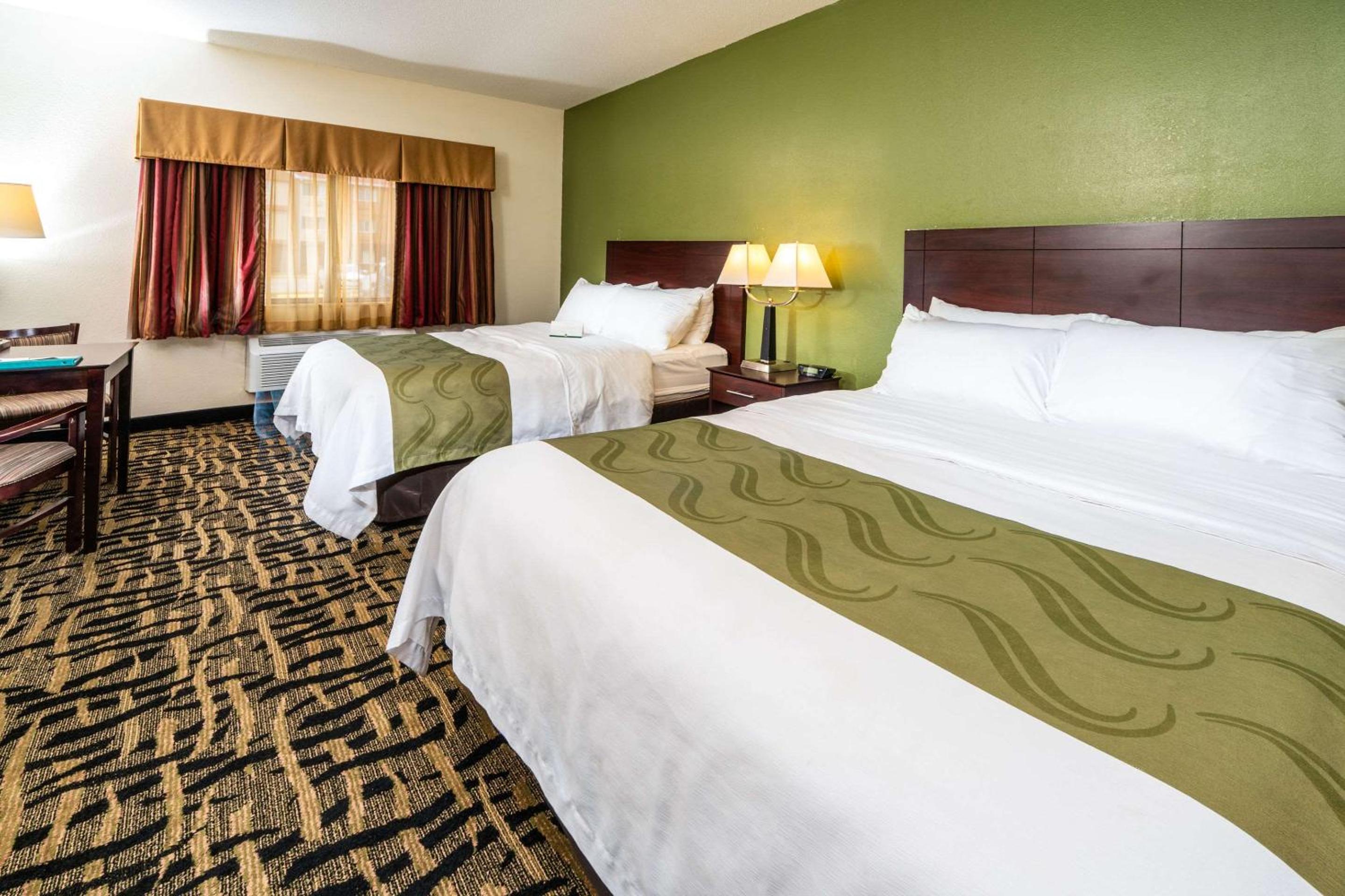 Queen Room with Two Queen Beds - Non-Smoking - Photo 1