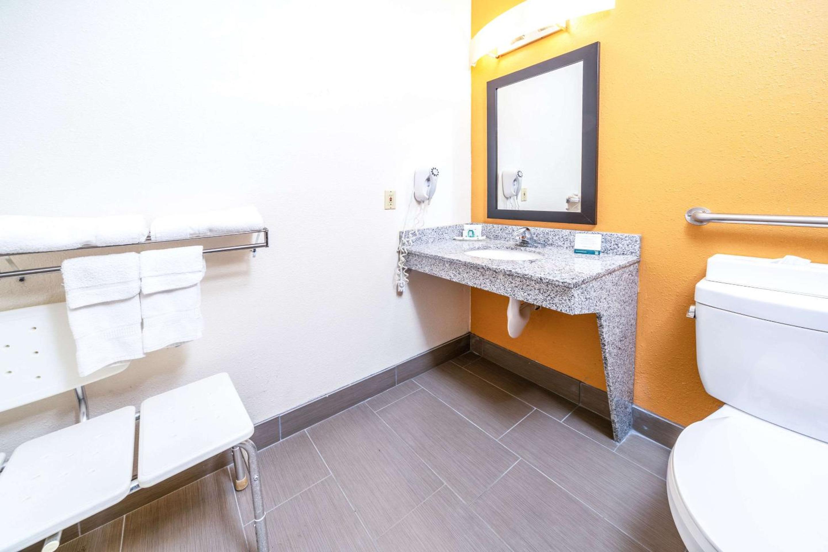 King Room - Disability Access - Photo 4